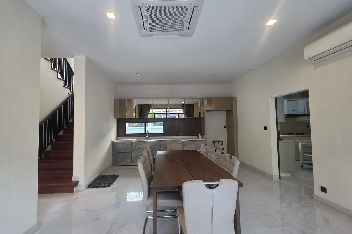 ขายบ้านพัฒนาการ ศรีนครินทร์ : ซื้อตอนนี้ดีที่สุด ขายบ้านหรู 3 ชั้น ที่ดินใหญ่153ตร.วา. แกรนด์ บางกอก บูเลอวาร์ด พระราม 9