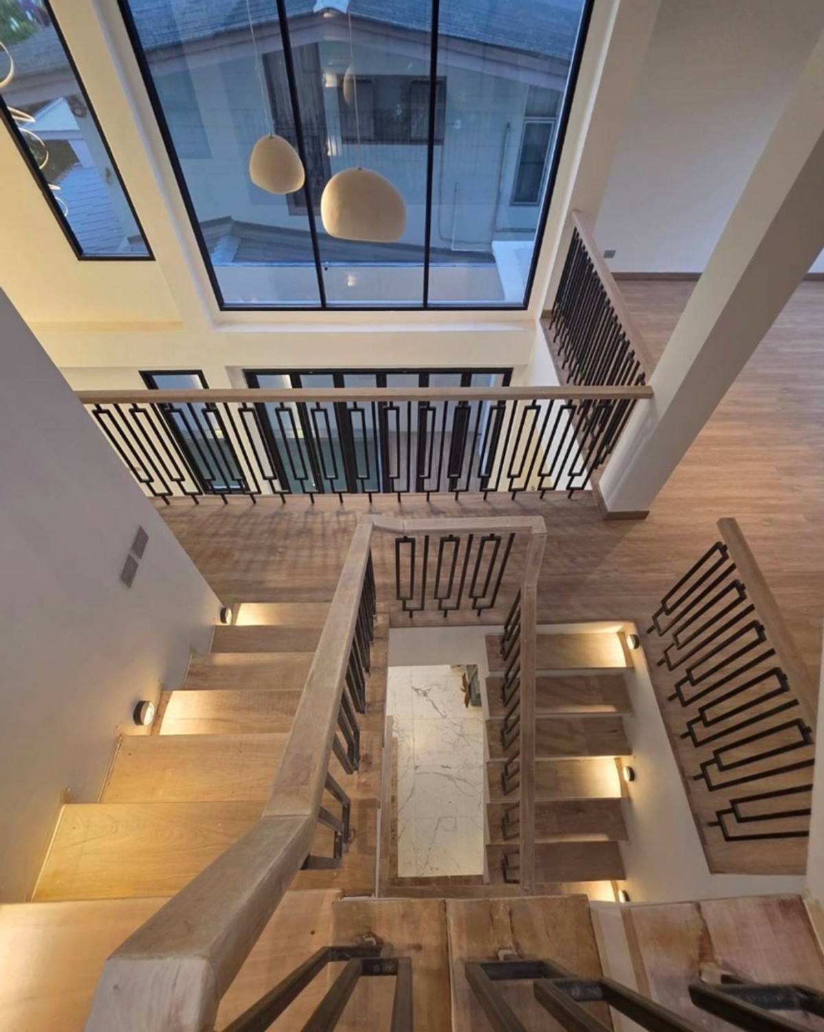 For RentOnnut, Udomsuk : FOR RENT / SALE MODERN LUXURY VILLA PRIDI BHANOMYONG 26 SUKHUMVIT 71 BANGKOK