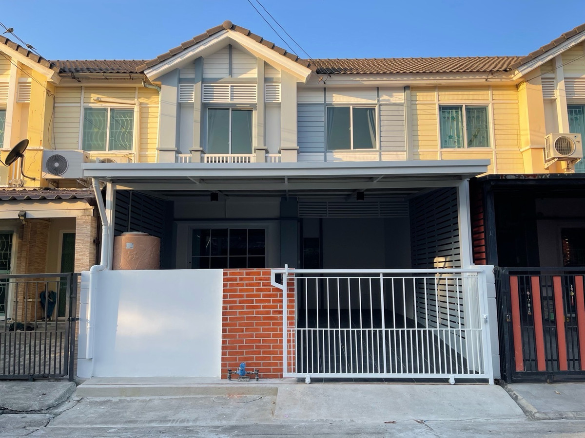 For SaleTownhomePathum Thani,Rangsit, Thammasat : Newly renovated house for sale, Pruksa Ville 40 Rocal Road-Don Mueang, area 18 sq m, 3 bedrooms, 2 bathrooms, 1 parking space, selling for only 2.6 million baht.