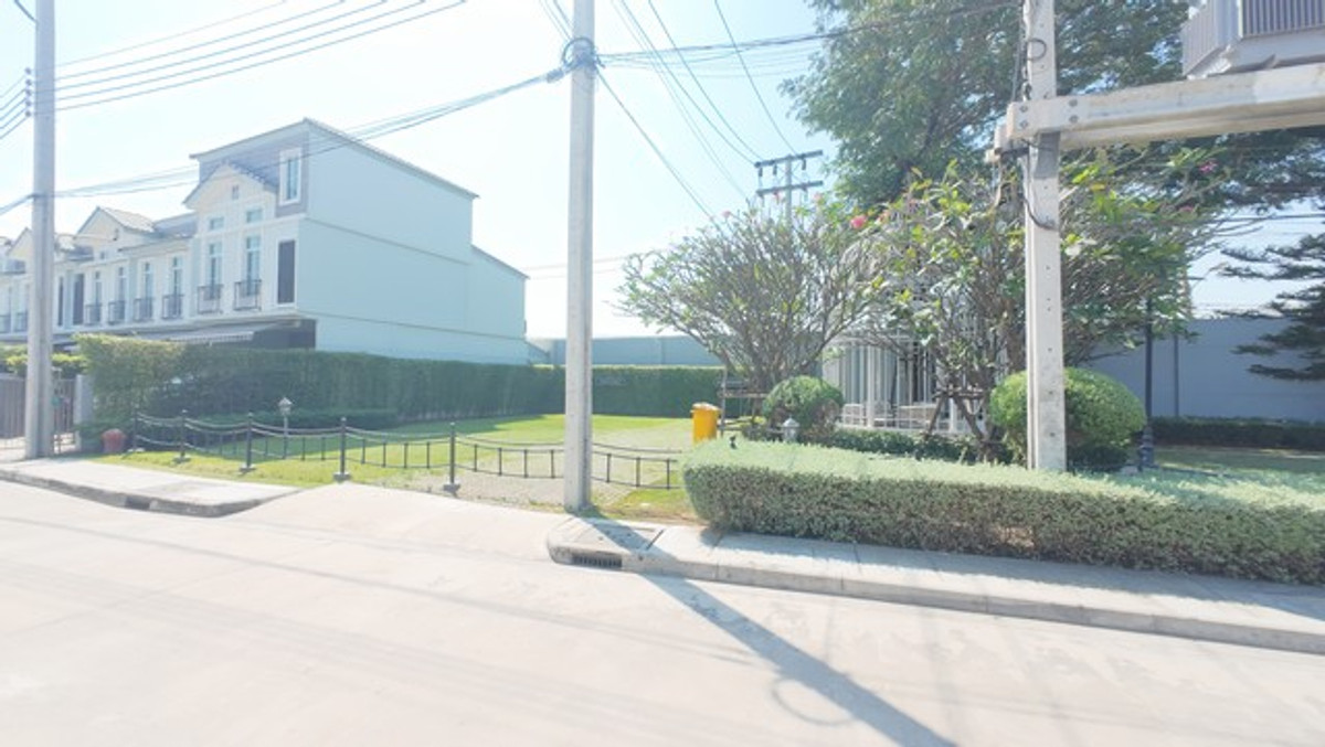 For SaleTownhomeBangna, Bearing, Lasalle : Indy 4 Bangna KM.7, the first house ready for a small family to begin happiness immediately.