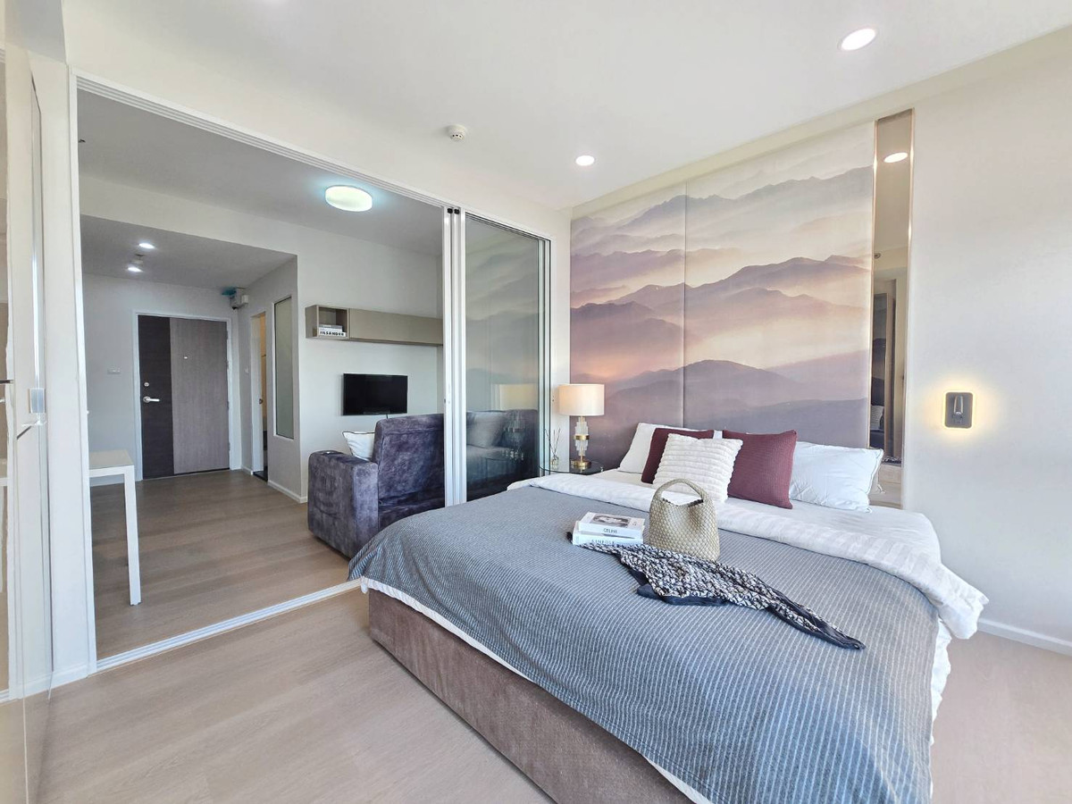 For RentCondoChiang Mai : Supalai Monte at Vieng, Newly renovated unit with well-defined living space, View towards Doi Suthep.