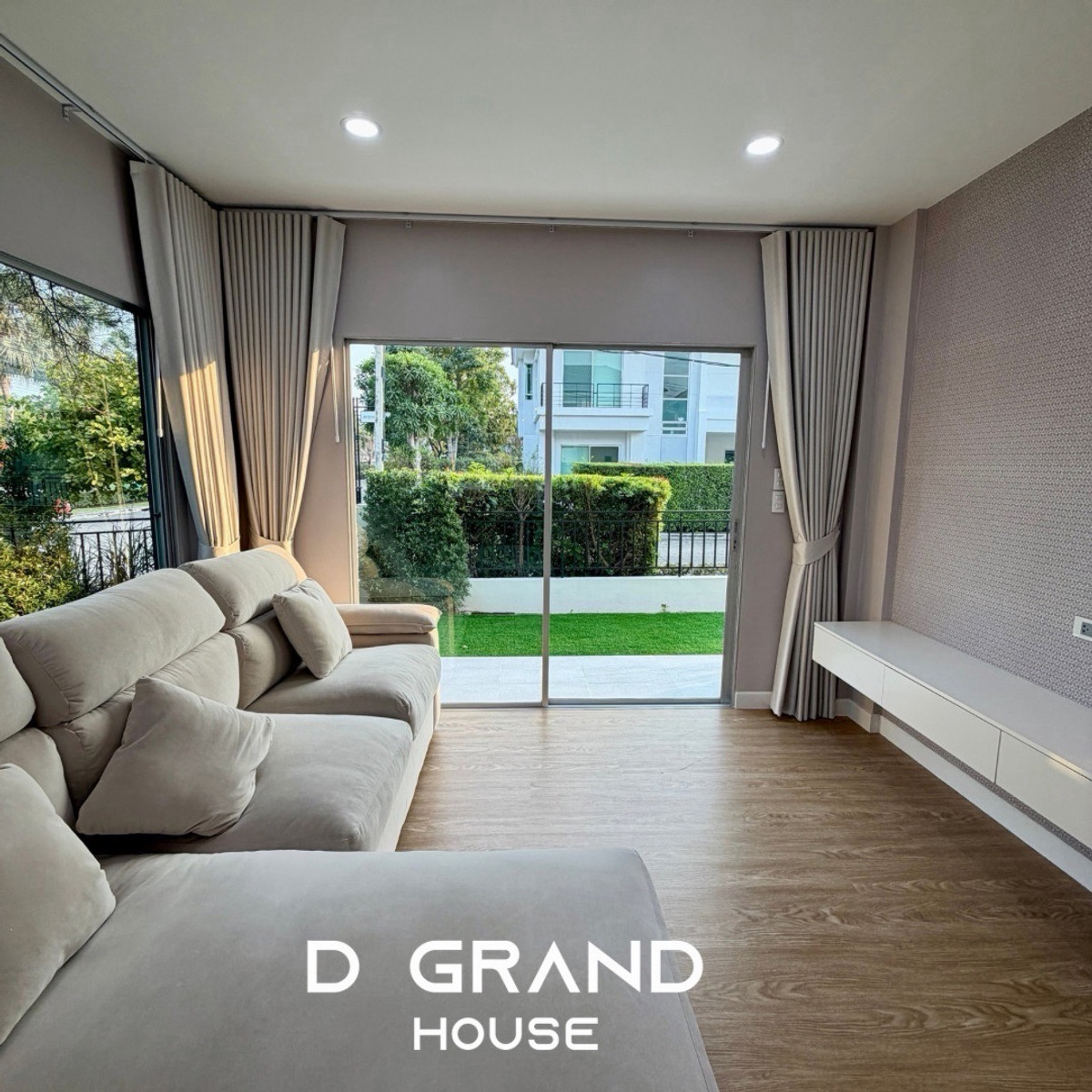 ขายบ้านพระราม 5 ราชพฤกษ์ บางกรวย : บ้านรีโนเวทใหม่ พร้อมอยู่ หลังมุม ตำแหน่งสวย ติด Clubhouse  “ไลฟ์ บางกอก บูเลอวาร์ด ราชพฤกษ์–รัตนาธิเบศร์” 