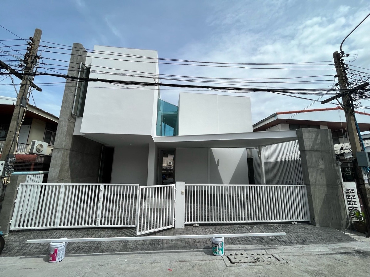 ทาวน์โฮมโชคชัย4 ลาดพร้าว71 : ให้เช่าบ้านเดี่ยว ออกแบบงานโดยสถาปานิก ซอยโชคชัย4 50 แขวงลาดพร้าว ที่ดิน 53 ตรว พื้นที่ใช้สอย 220 ตรม เช่าราคา : 70,000 บาท ขายราคา : 14,000,000 บาท