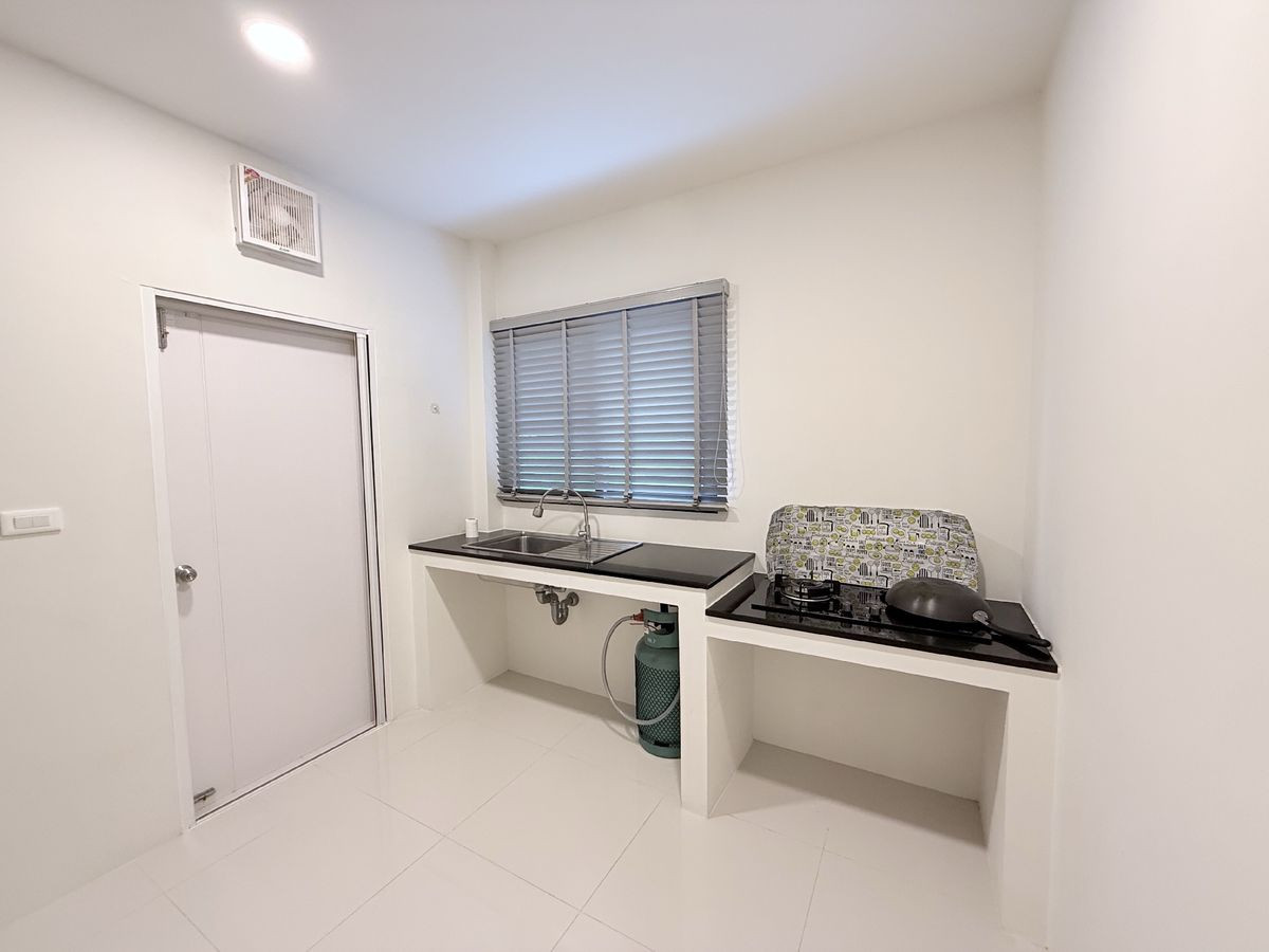 ขายบ้านบางนา แบริ่ง ลาซาล : เซนโทร บางนา / 3 ห้องนอน (ขาย), Centro Bangna / 3 Bedrooms (FOR SALE) YOK023