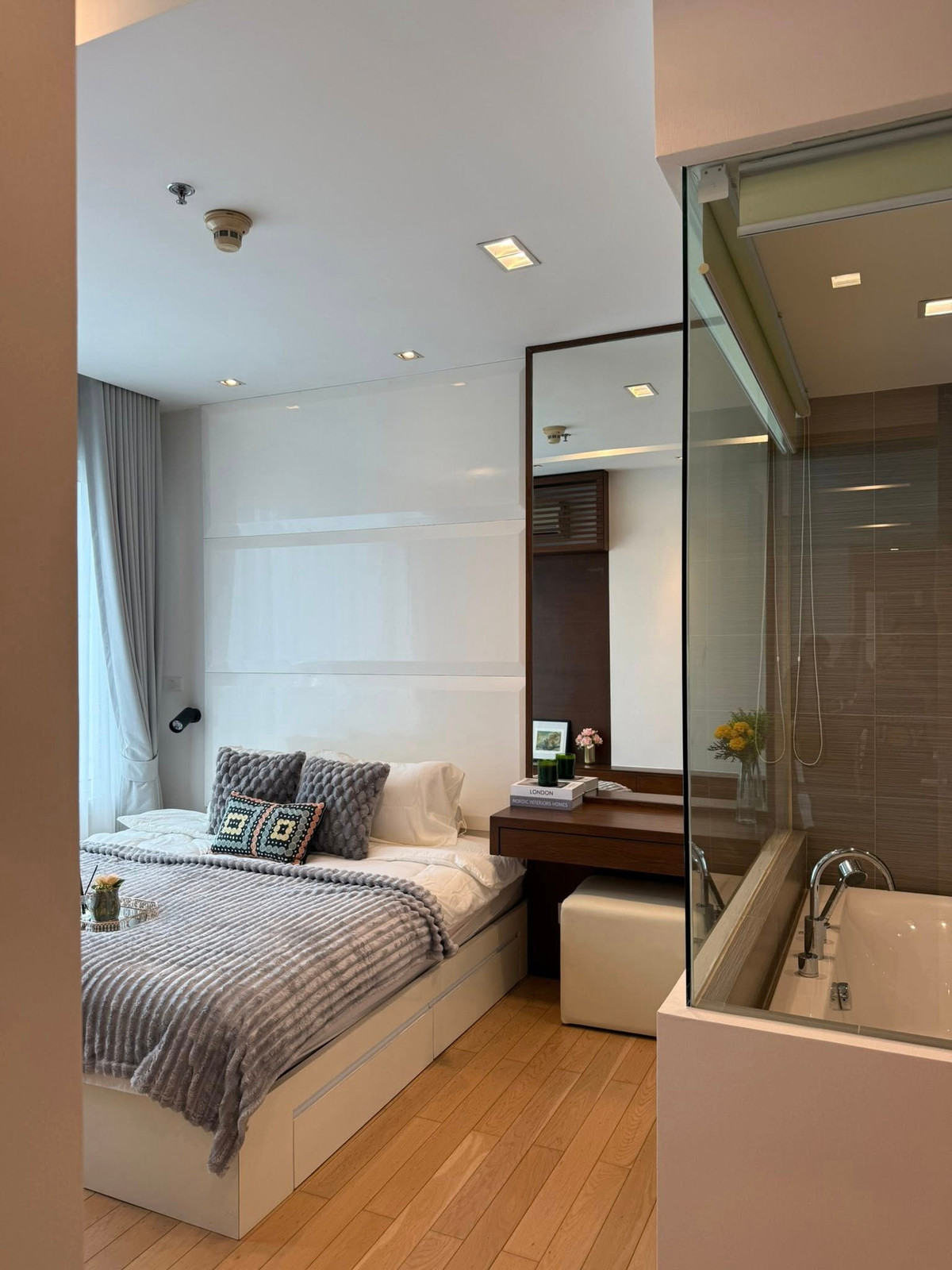 For SaleCondoSukhumvit, Asoke, Thonglor : Sale with tenant/SALE WITH TENANT : Siri @ Sukhumvit (Siri @ Sukhumvit) - 2 bedrooms LC097