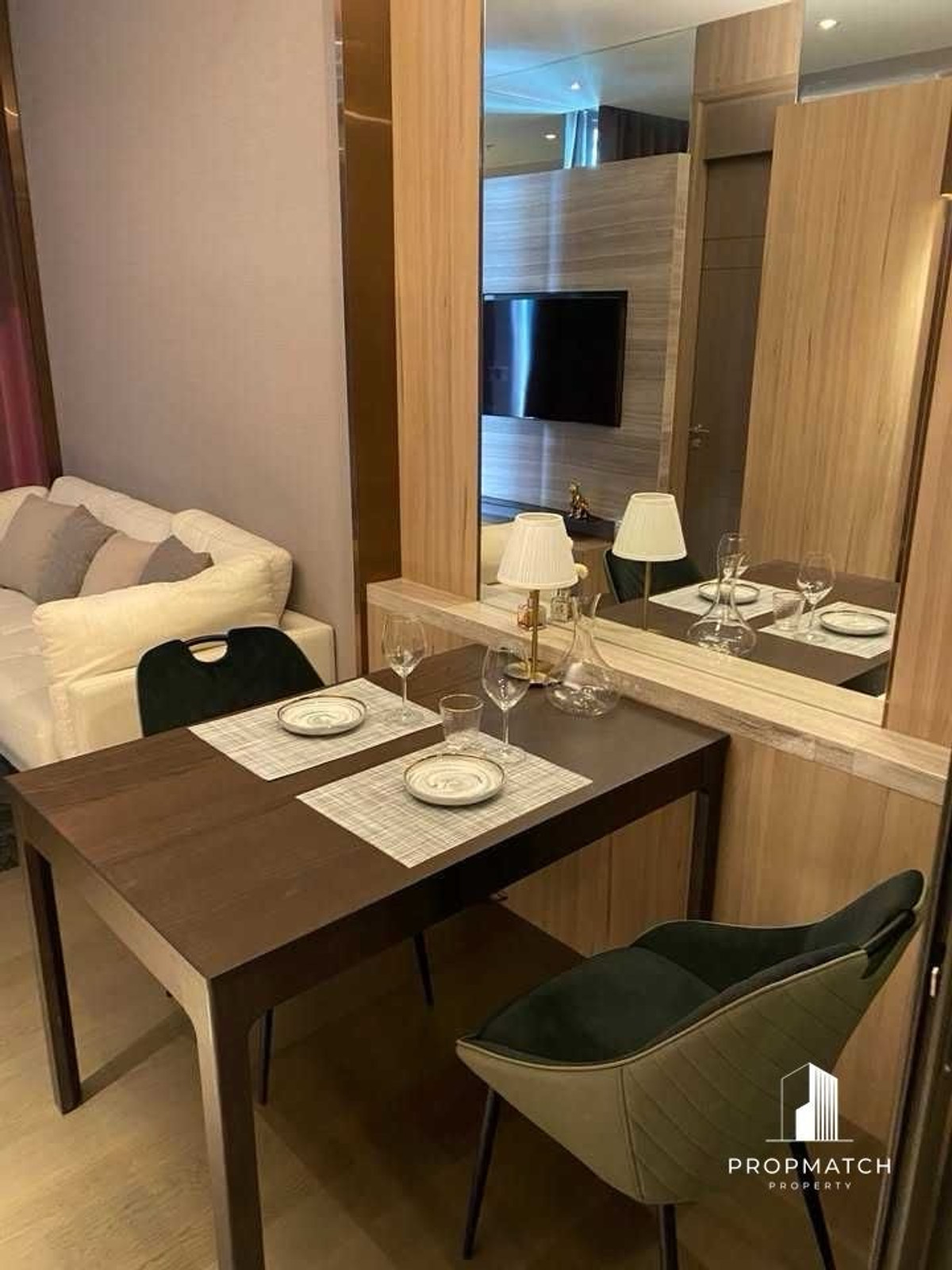 ให้เช่าคอนโดพระราม 9 เพชรบุรีตัดใหม่ RCA : ราคาดีมาก THE ESSE at SINGHA COMPLEX 1 ห้องนอน 1 ห้องน้ำ ขนาด 48 ตรม.  พร้อมอยู่  42,000/เดือน  ติด MRT เพรชบุรี สนใจนัดชม Call/ Line 0646696546