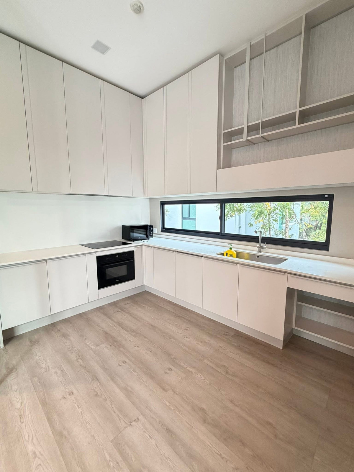 For RentHousePattanakan, Srinakarin : Luxury 3-storey detached house with private lift for rent at VIVE Krungthep Kreetha