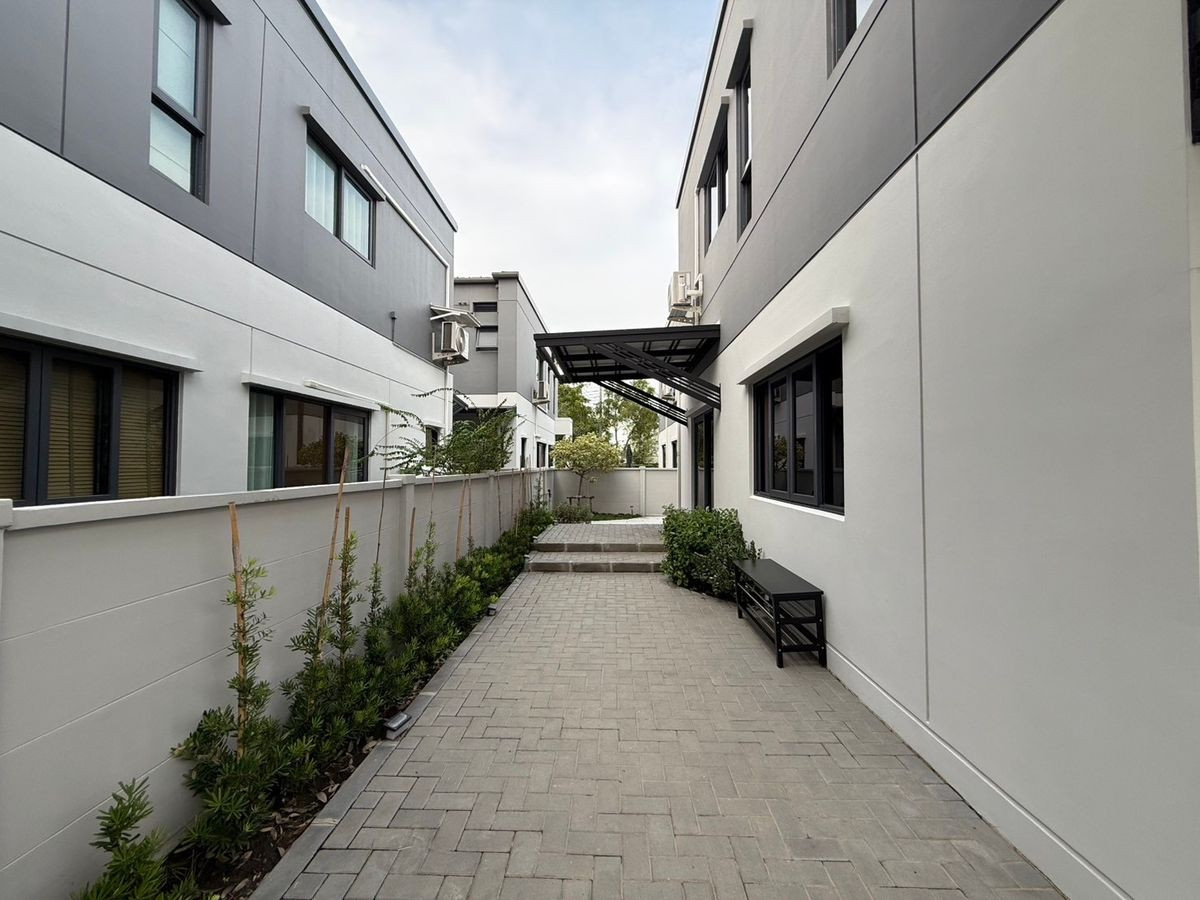 ขายบ้านบางนา แบริ่ง ลาซาล : เซนโทร บางนา / 3 ห้องนอน (ขาย), Centro Bangna / 3 Bedrooms (FOR SALE) YOK023