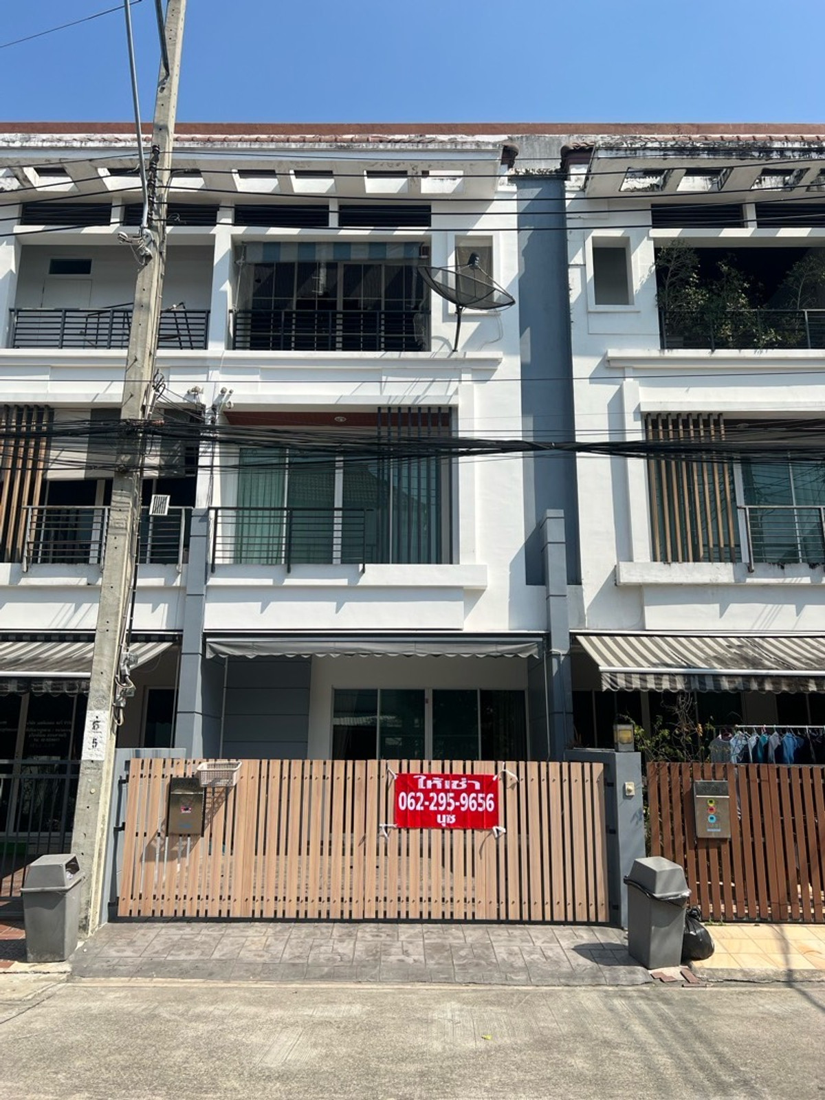 ให้เช่าทาวน์โฮมพระราม 5 ราชพฤกษ์ บางกรวย : ให้เช่าบ้านกลางเมือง 3 ชั้น ราชพฤกษ์6