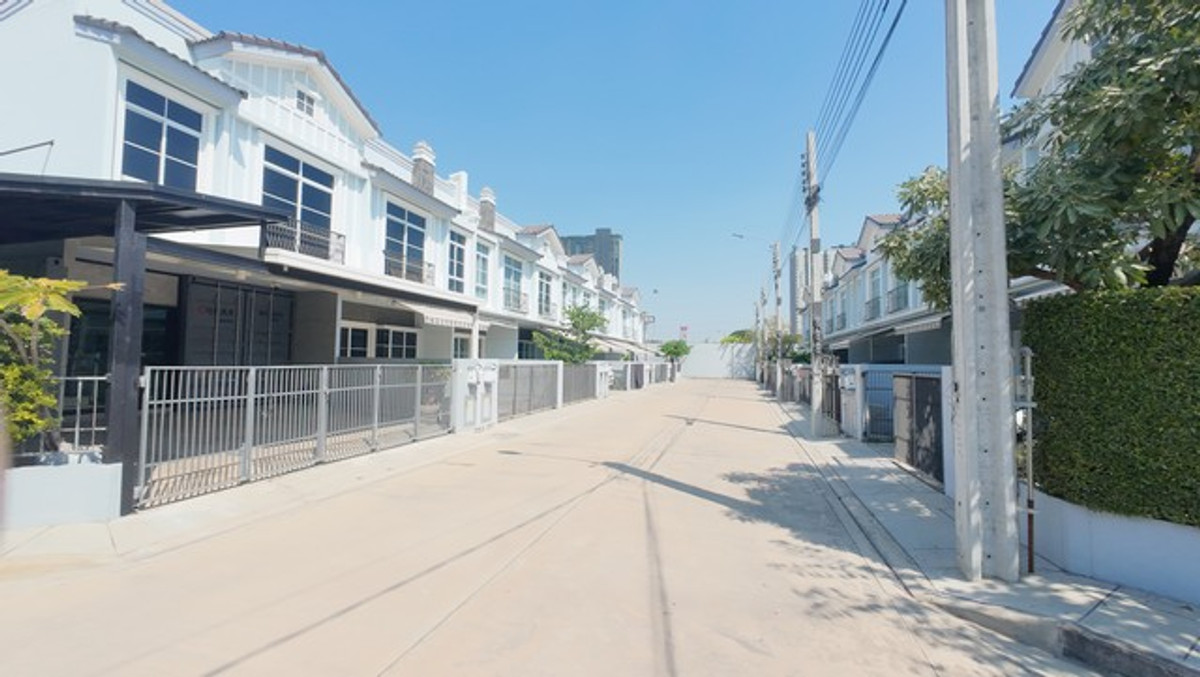 For SaleTownhomeBangna, Bearing, Lasalle : Indy 4 Bangna KM.7, the first house ready for a small family to begin happiness immediately.