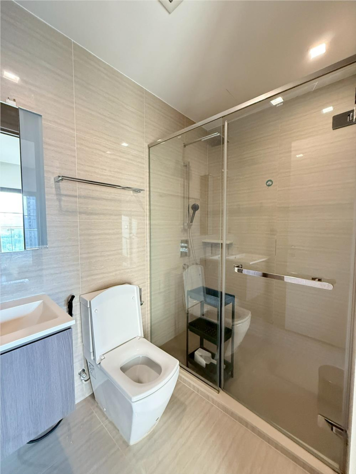 ให้เช่าคอนโดพระราม 9 เพชรบุรีตัดใหม่ RCA : 🚪The Line Asoke - Ratchada 🛏️ห้องสวย ✨มีหลายห้อง 🌐 ทำเลดี📍ชั้นสูง 🌤️วิวสวย 🛋️เฟอร์นิเจอร์ครบ 📺เครื่องใช้ไฟฟ้าครบ (ราคาพิเศษ)