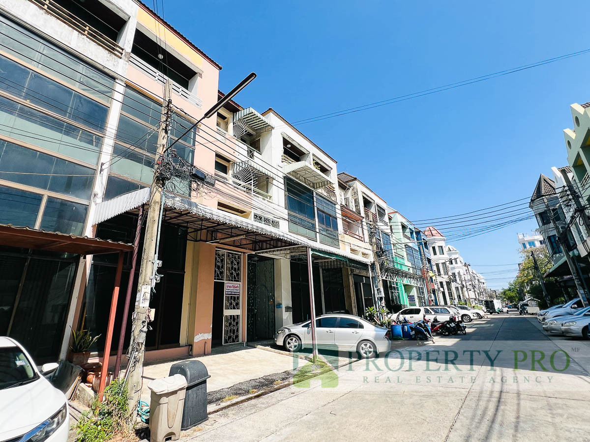 For SaleShop HouseRamkhamhaeng, Hua Mak : Commercial Building for Sale Town in Town, area 30 sqw 360 sqm Good Location Near Ladprao, Pracha Uthit, Ramkhamhaeng : MF26S-001