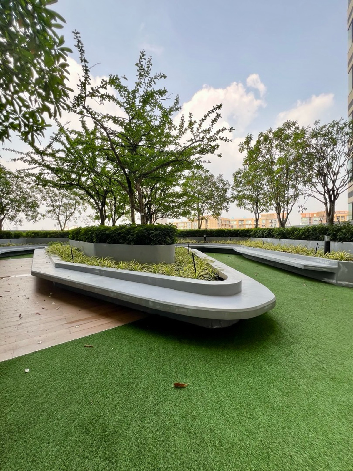 For SaleCondoKasetsart, Ratchayothin : ⚡️ [For Sale] Urgent! Condominium for Sale Chewathai Kaset–NawaminFully furnished + complete electrical appliances, move-in readyBrand-new SPC flooring throughout the unit 🔥Near BTS Kasetsart