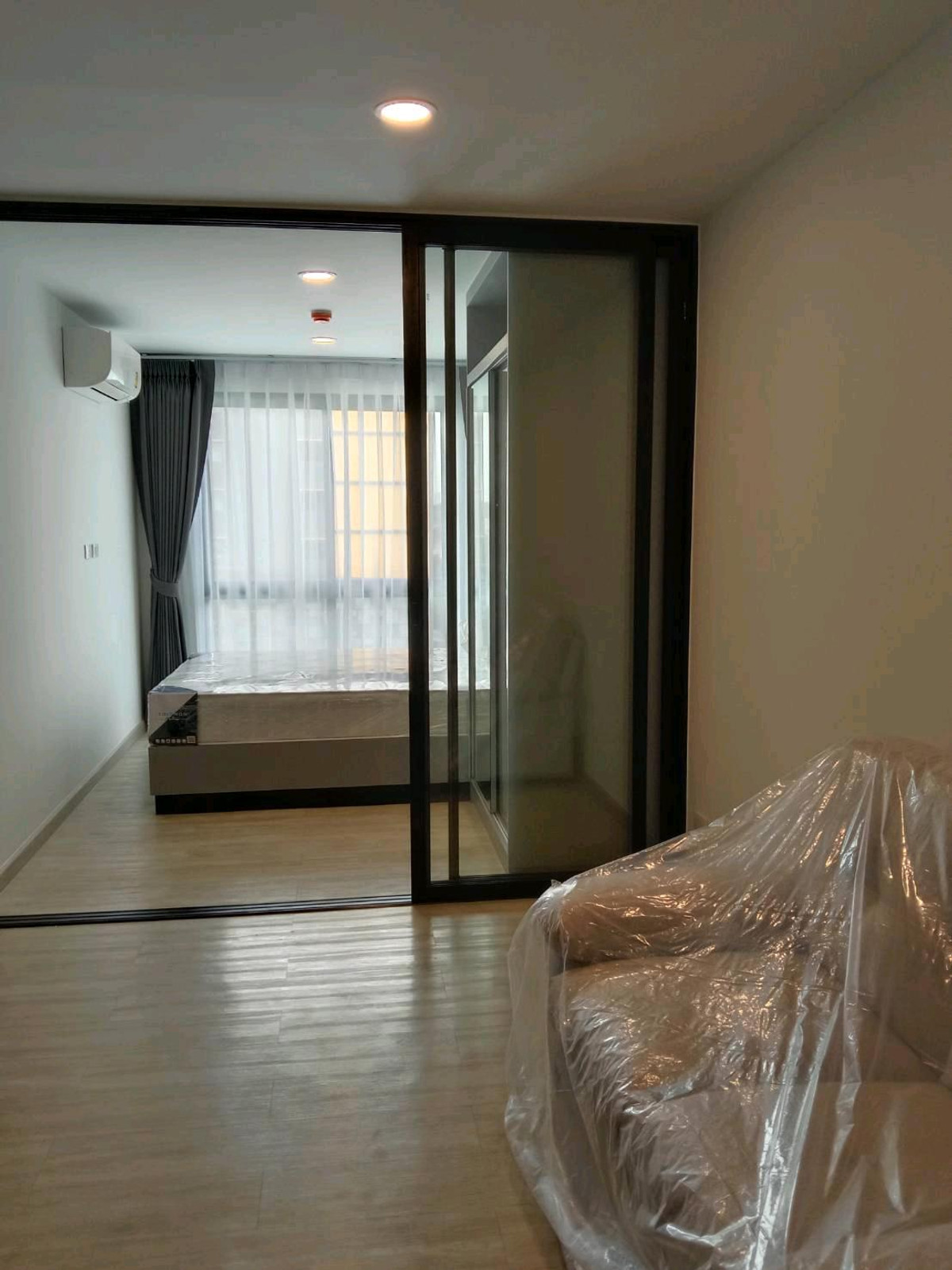 For RentCondoRatchadapisek, Huaikwang, Suttisan : 💫 Low-rise condo, peaceful atmosphere, private, close to the city, suitable for both living and working 🏙️🌿