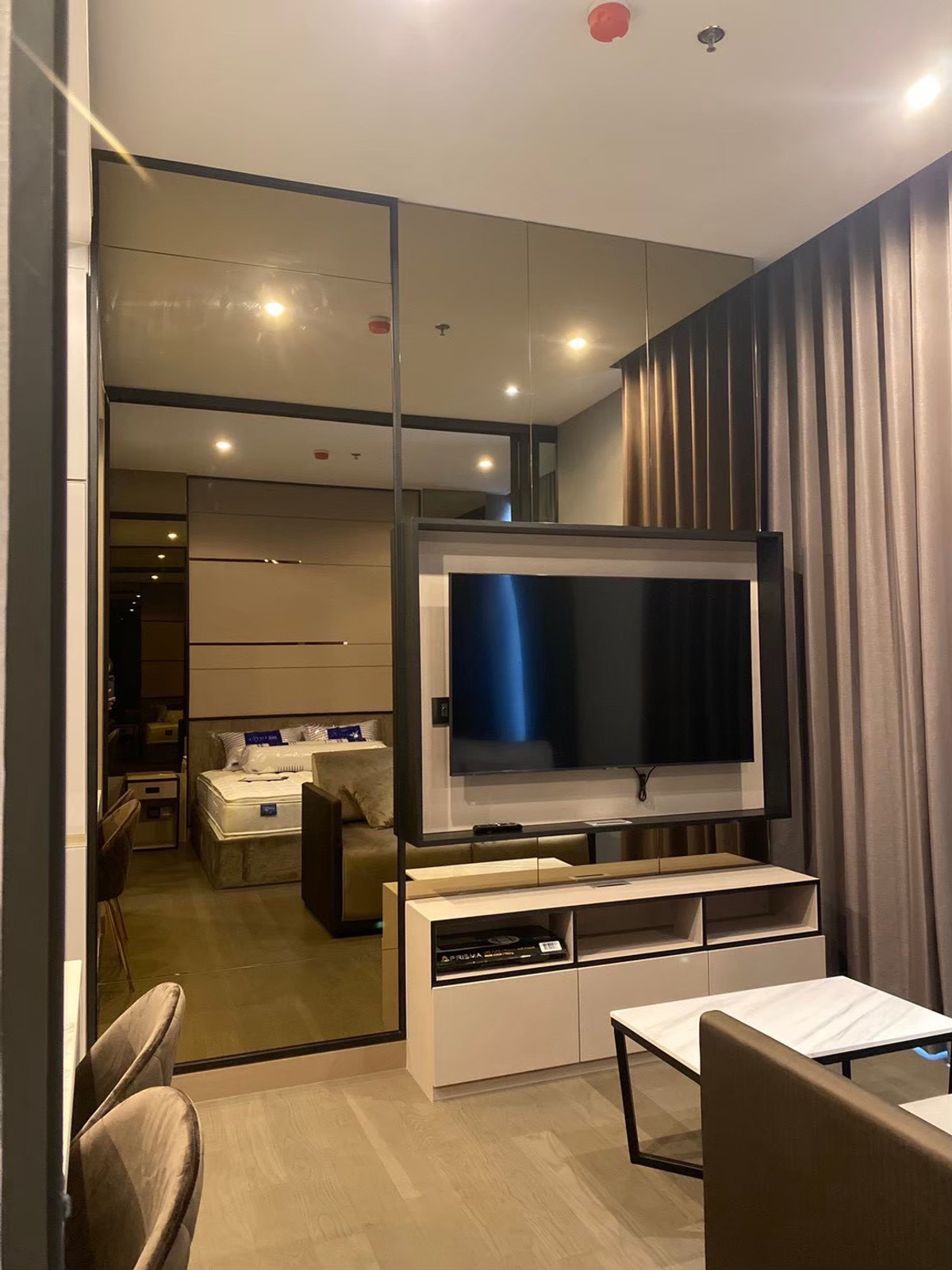 ให้เช่าคอนโดพระราม 9 เพชรบุรีตัดใหม่ RCA : ราคาดีมาก THE ESSE at SINGHA COMPLEX 1 ห้องนอน 1 ห้องน้ำ ขนาด 36 ตรม.  พร้อมอยู่  27,000/เดือน  ติด MRT เพรชบุรี สนใจนัดชม Call/ Line 0646696546