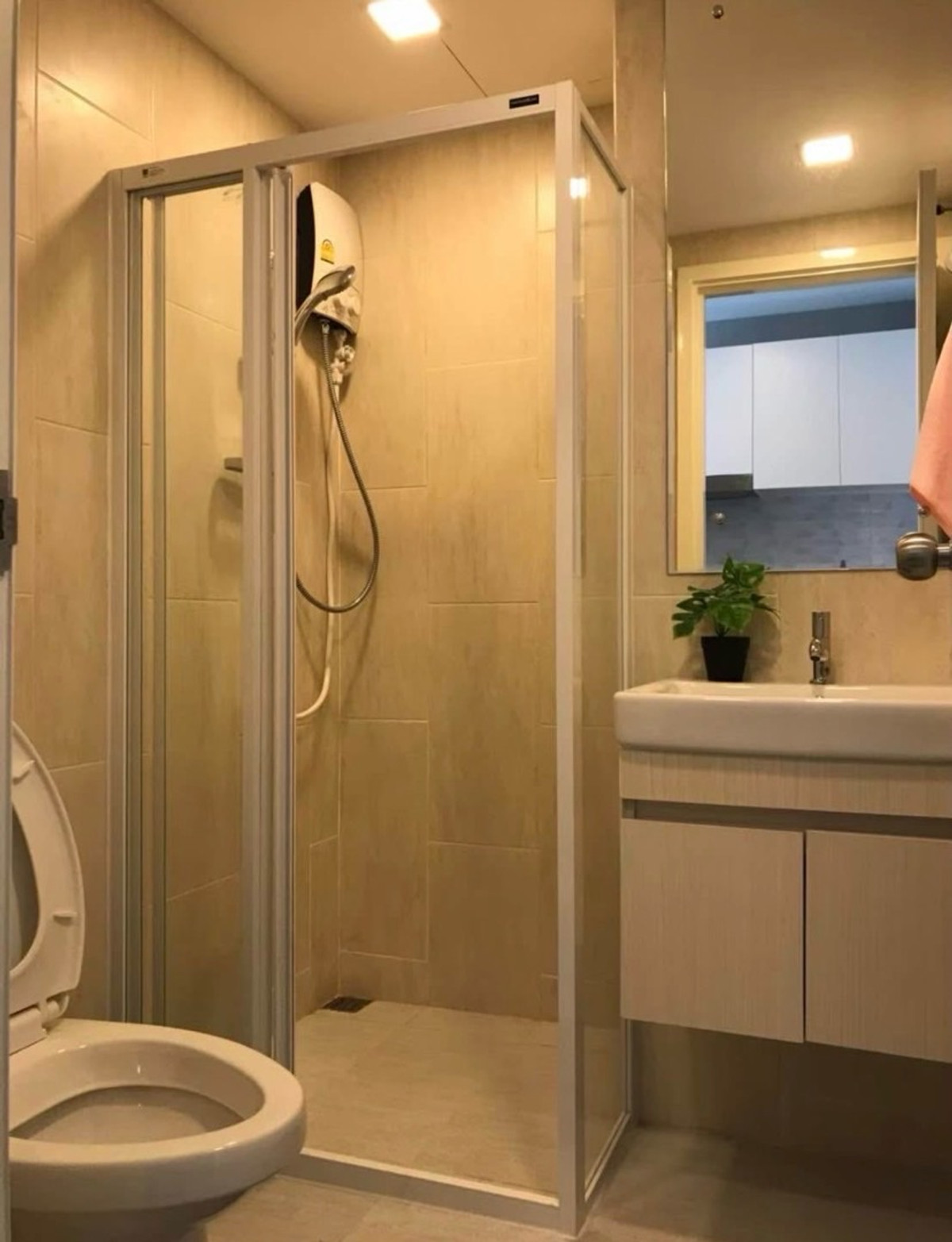 ให้เช่าคอนโดโชคชัย4 ลาดพร้าว71 : ให้เช่า คอนโด Atmoz ลาดพร้าว 71ขนาดห้อง : 23 ตร.ม อาคาร : D ชั้น : 6 ราคา : 10,000 บาท สถานที่ใกล้เคียง : รถไฟฟ้าสายสีเหลือง สถานีโชคชัย4