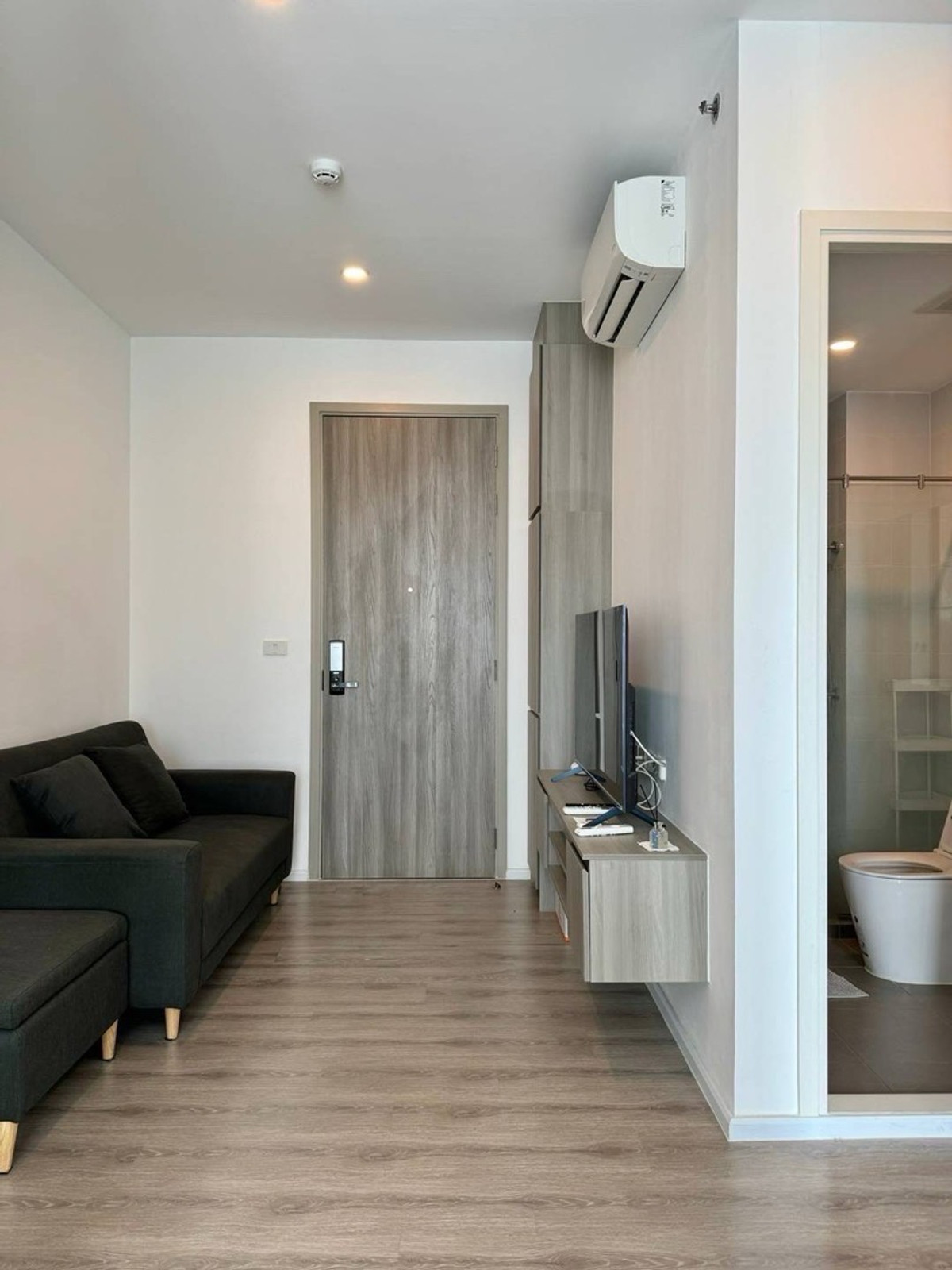 For RentCondoSamut Prakan,Samrong : For rent: Knightsbridge Sukhumvit-Theparak 12,000฿ (Ready to move in, negotiable)