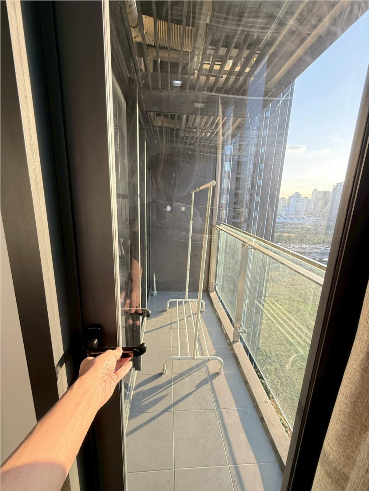 ให้เช่าคอนโดพระราม 9 เพชรบุรีตัดใหม่ RCA : 🚪The Line Asoke - Ratchada 🛏️ห้องสวย ✨มีหลายห้อง 🌐 ทำเลดี📍ชั้นสูง 🌤️วิวสวย 🛋️เฟอร์นิเจอร์ครบ 📺เครื่องใช้ไฟฟ้าครบ (ราคาพิเศษ)