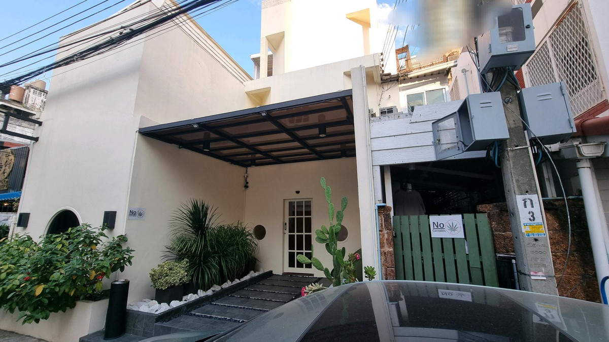 ขายทาวน์โฮมสุขุมวิท อโศก ทองหล่อ : ขายทาวน์เฮ้าส์ ทองหล่อที่ดิน 40 ตารางวา ราคา 38,000,000 บาทอาคาร 3 ชั้น