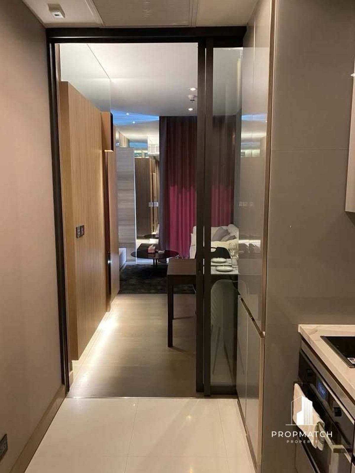 ให้เช่าคอนโดพระราม 9 เพชรบุรีตัดใหม่ RCA : ราคาดีมาก THE ESSE at SINGHA COMPLEX 1 ห้องนอน 1 ห้องน้ำ ขนาด 48 ตรม.  พร้อมอยู่  42,000/เดือน  ติด MRT เพรชบุรี สนใจนัดชม Call/ Line 0646696546