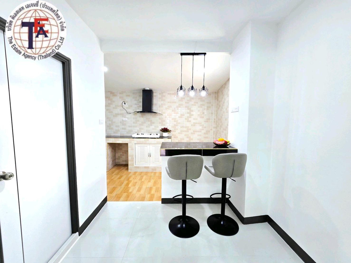 ขายทาวน์โฮมวิภาวดี ดอนเมือง หลักสี่ : ขายทาวน์เฮ้าส์ 2 ชั้น หมู่บ้านอยู่เจริญ หลังมุม ซอย 9 วิภาวดีรังสิต 37 สนามบินดอนเมือง เซียร์รังสิต แม็คโคร ฟิวเจอร์พาร์ครังสิต ตลาดสี่มุมเมือง สายไหม โรงพยาบาลบีแคร์ โรงพยาบาลจุฬาภร  พหลโยธินวิภาวดีรังสิต กำแพงเพชร 6  รามอินทรา