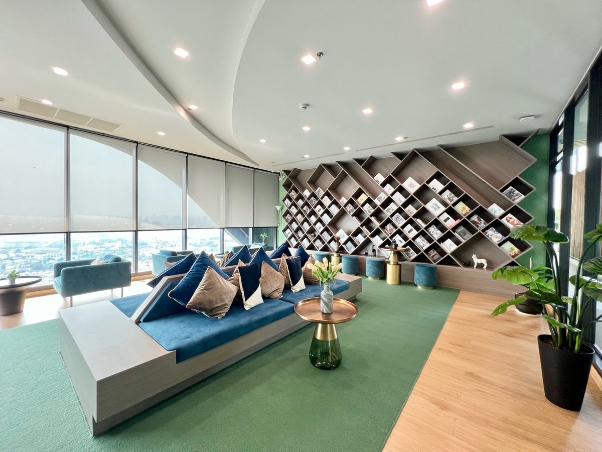 For SaleCondoKasetsart, Ratchayothin : ⚡️ [For Sale] Urgent! Condominium for Sale Chewathai Kaset–NawaminFully furnished + complete electrical appliances, move-in readyBrand-new SPC flooring throughout the unit 🔥Near BTS Kasetsart