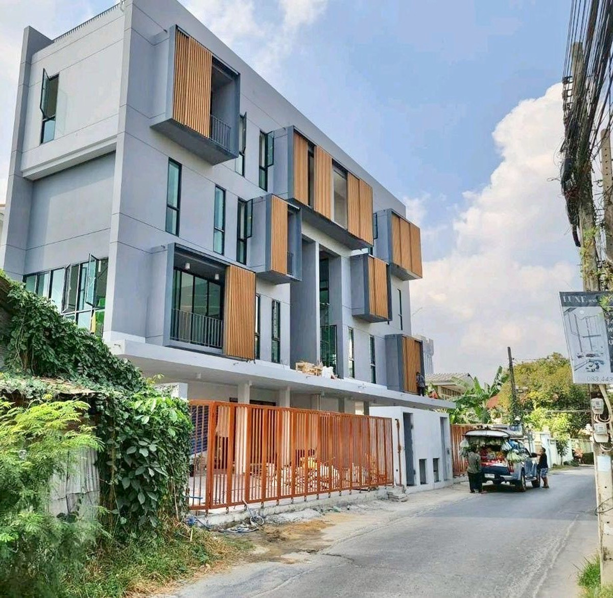 ให้เช่าโฮมออฟฟิศรัชดา ห้วยขวาง : 🔥🔥30971🔥🔥 ให้เช่าHome office 4 ชั้นให้เช่า บ้านแฝด ตกแต่งใหม่ ซอยรัชดา 32🌐LINE ID : @fastforrentcondo