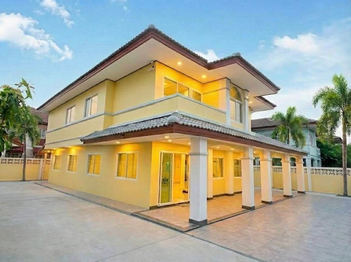 For SaleHouseNonthaburi, Bang Yai, Bangbuathong : Really cant miss it! 2-story detached house, completely renovated in Bang Yai District, Nonthaburi, near the BTS, Central Westgate.