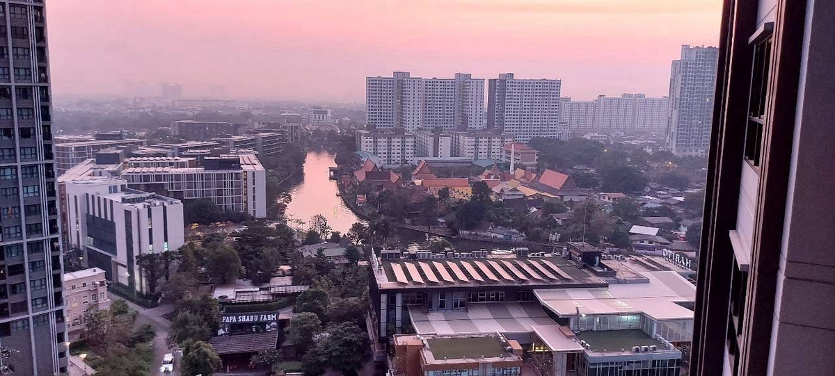 For SaleCondoOnnut, Udomsuk : Condo for sale: The Base Park West, The Base Park West, fully furnished, ready to move in.