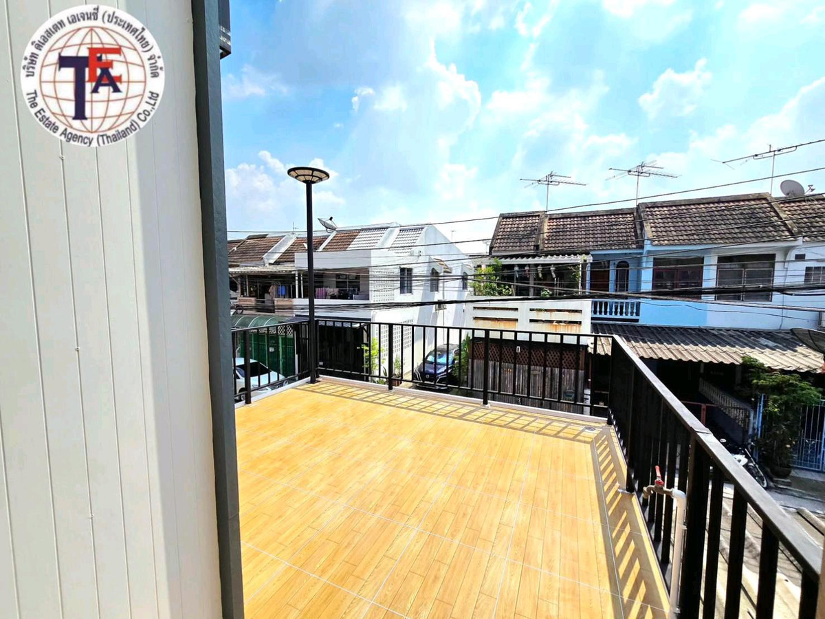 ขายทาวน์โฮมวิภาวดี ดอนเมือง หลักสี่ : ขายทาวน์เฮ้าส์ 2 ชั้น หมู่บ้านอยู่เจริญ หลังมุม ซอย 9 วิภาวดีรังสิต 37 สนามบินดอนเมือง เซียร์รังสิต แม็คโคร ฟิวเจอร์พาร์ครังสิต ตลาดสี่มุมเมือง สายไหม โรงพยาบาลบีแคร์ โรงพยาบาลจุฬาภร  พหลโยธินวิภาวดีรังสิต กำแพงเพชร 6  รามอินทรา