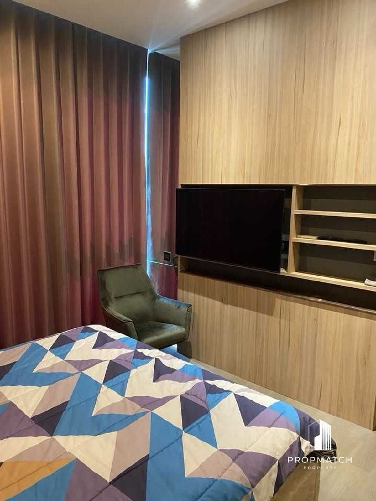 ให้เช่าคอนโดพระราม 9 เพชรบุรีตัดใหม่ RCA : ราคาดีมาก THE ESSE at SINGHA COMPLEX 1 ห้องนอน 1 ห้องน้ำ ขนาด 48 ตรม.  พร้อมอยู่  42,000/เดือน  ติด MRT เพรชบุรี สนใจนัดชม Call/ Line 0646696546