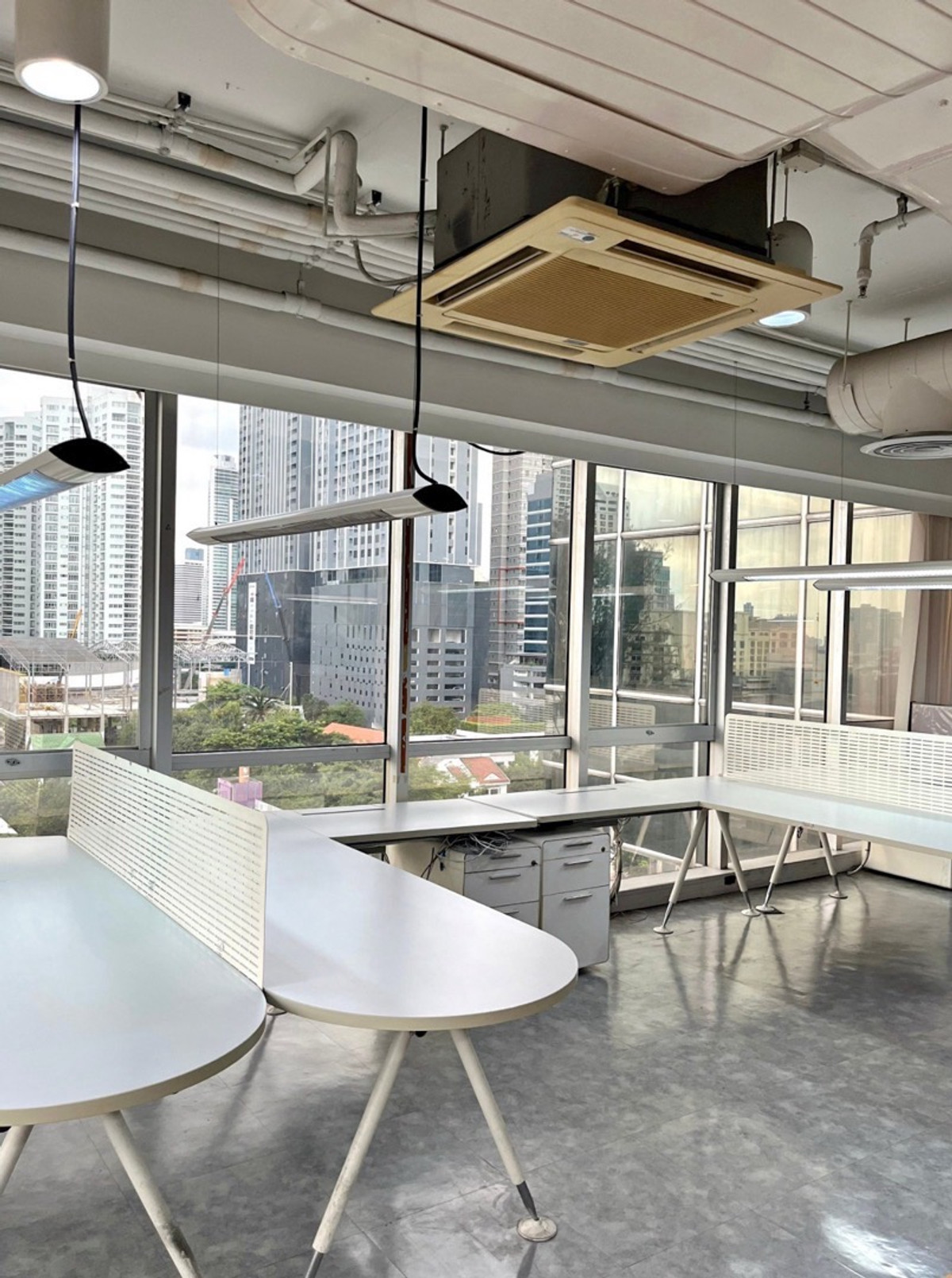For RentOfficeSukhumvit, Asoke, Thonglor : Office for rent with furniture @ Sukhumvit 26 Phrom Phong, near BTS 950 meters | Office Space 209.63 Sqm., Panoramic View