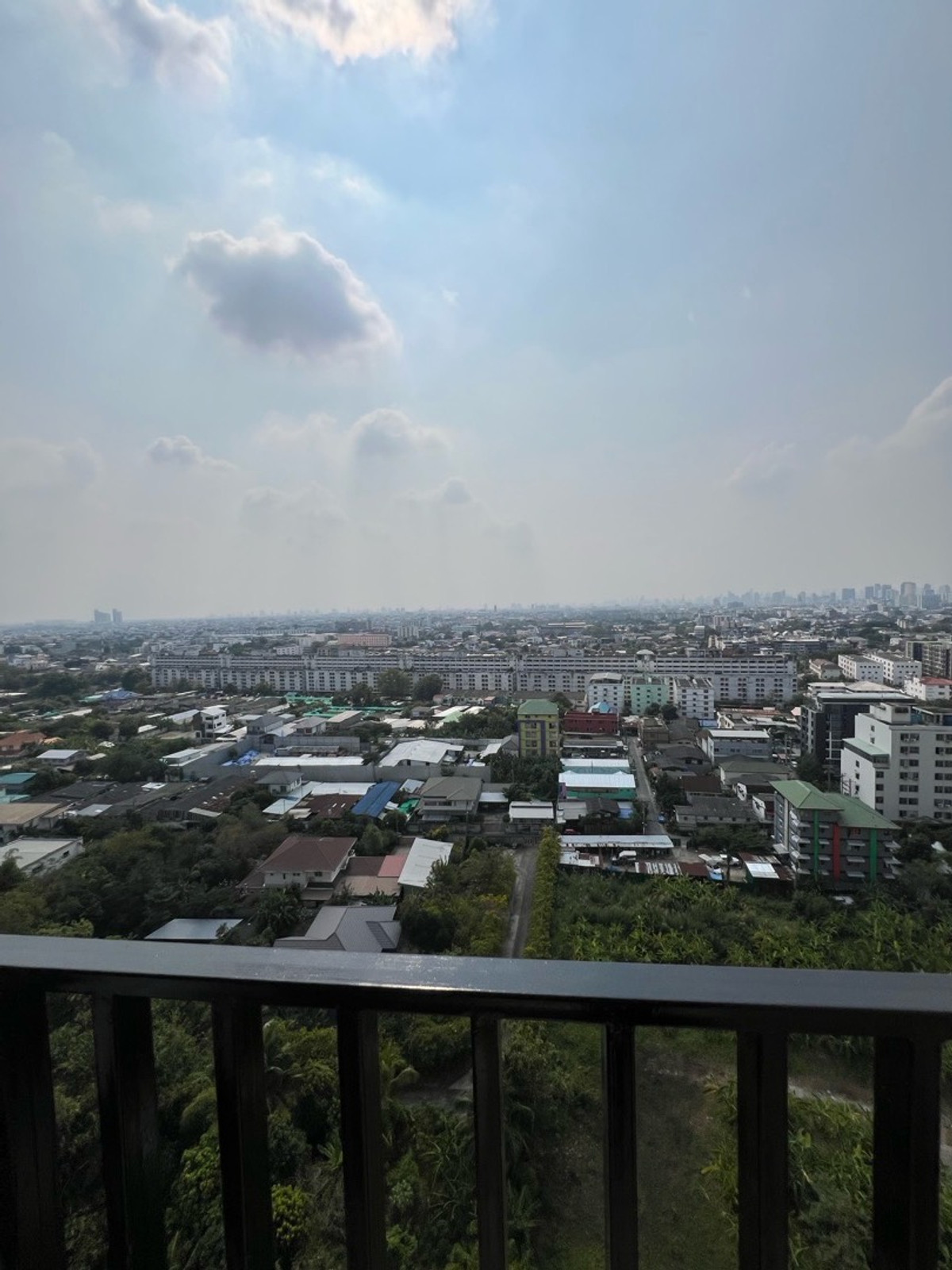For SaleCondoKasetsart, Ratchayothin : ⚡️ [For Sale] Urgent! Condominium for Sale Chewathai Kaset–NawaminFully furnished + complete electrical appliances, move-in readyBrand-new SPC flooring throughout the unit 🔥Near BTS Kasetsart