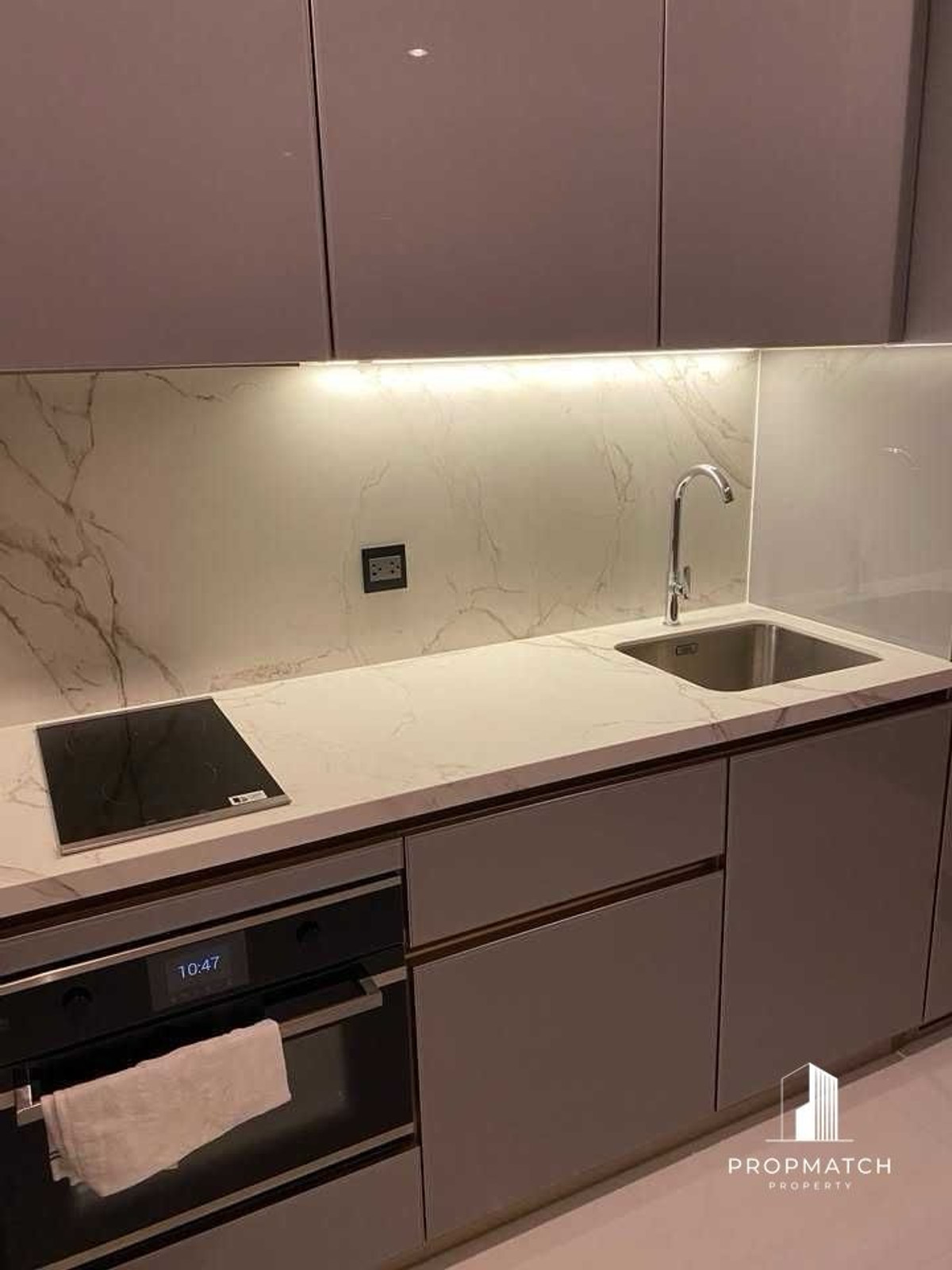 ให้เช่าคอนโดพระราม 9 เพชรบุรีตัดใหม่ RCA : ราคาดีมาก THE ESSE at SINGHA COMPLEX 1 ห้องนอน 1 ห้องน้ำ ขนาด 48 ตรม.  พร้อมอยู่  42,000/เดือน  ติด MRT เพรชบุรี สนใจนัดชม Call/ Line 0646696546