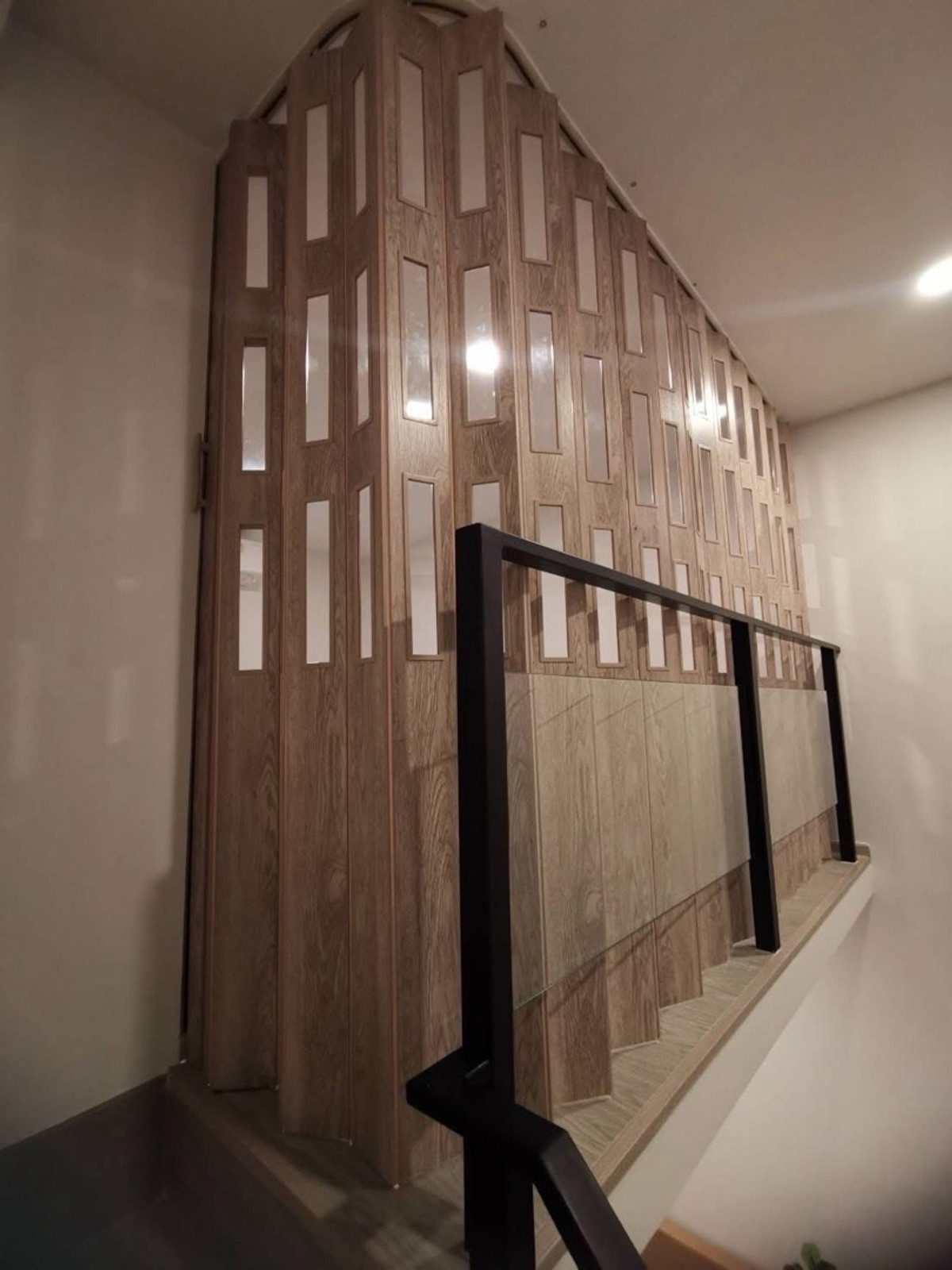 ให้เช่าคอนโดเสรีไทย-นิด้า : ให้เช่า คอนโด  ออริจิ้น ปลั๊ก แอนด์ เพลย์ รามคำแหง ทริปเปิ้ล สเตชั่นขนาดห้อง : 33 ตร.ม ห้อง 2 ชั้น เพดานสูง ชั้น : 4 ราคา : 15,000 บาท สถานที่ใกล้เคียง : รถไฟฟ้าสายสีเหลือง