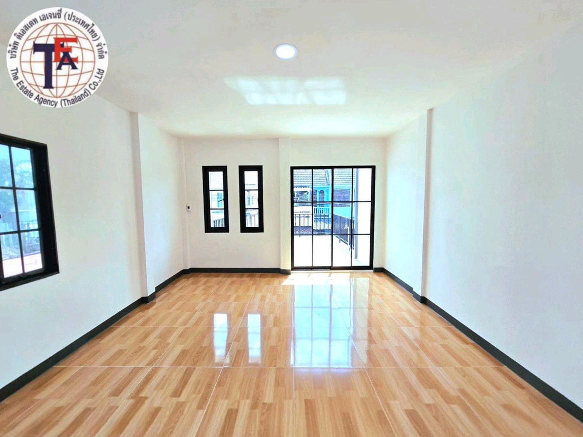 ขายทาวน์โฮมวิภาวดี ดอนเมือง หลักสี่ : ขายทาวน์เฮ้าส์ 2 ชั้น หมู่บ้านอยู่เจริญ หลังมุม ซอย 9 วิภาวดีรังสิต 37 สนามบินดอนเมือง เซียร์รังสิต แม็คโคร ฟิวเจอร์พาร์ครังสิต ตลาดสี่มุมเมือง สายไหม โรงพยาบาลบีแคร์ โรงพยาบาลจุฬาภร  พหลโยธินวิภาวดีรังสิต กำแพงเพชร 6  รามอินทรา