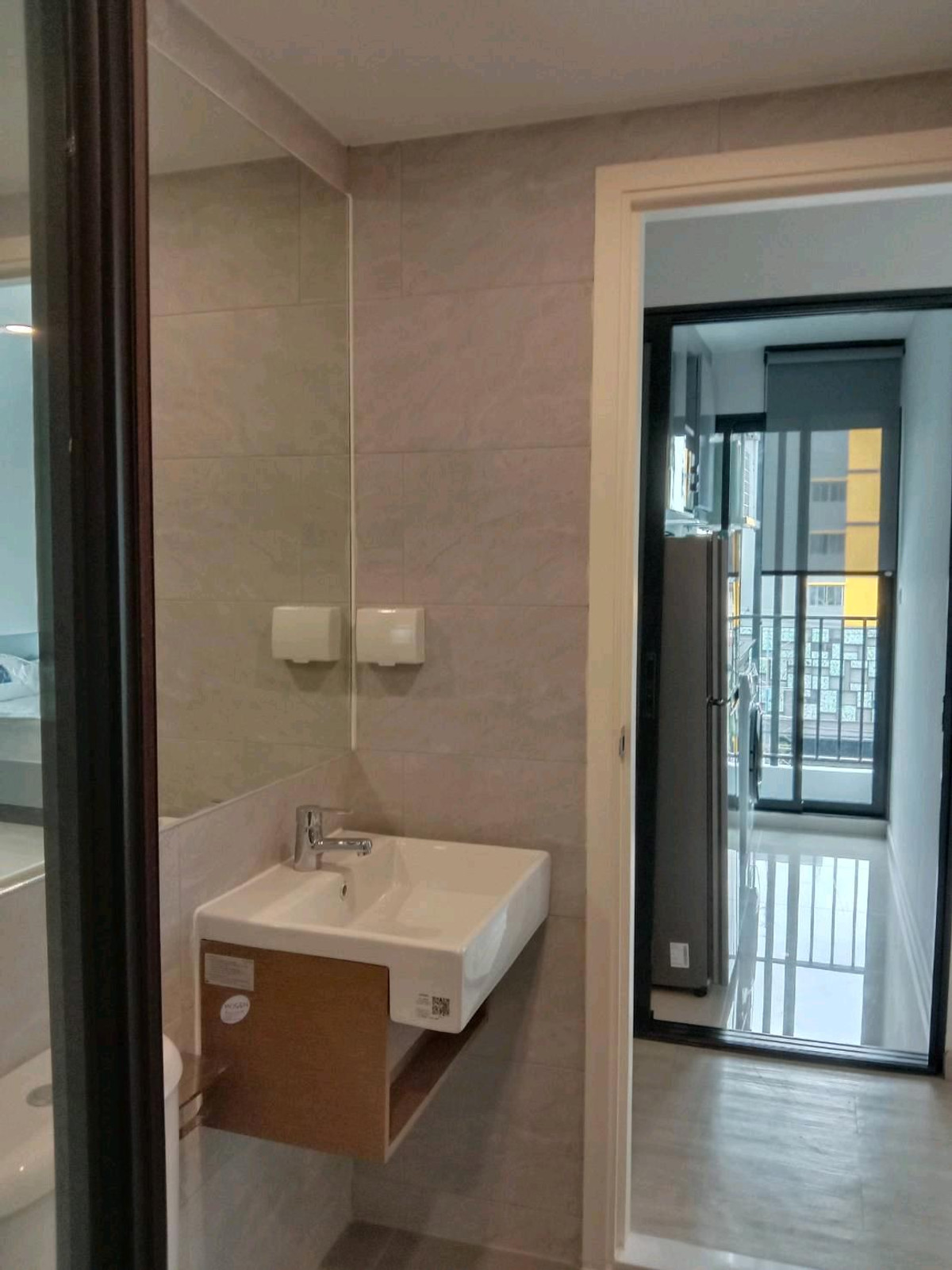 For RentCondoRatchadapisek, Huaikwang, Suttisan : 💫 Low-rise condo, peaceful atmosphere, private, close to the city, suitable for both living and working 🏙️🌿