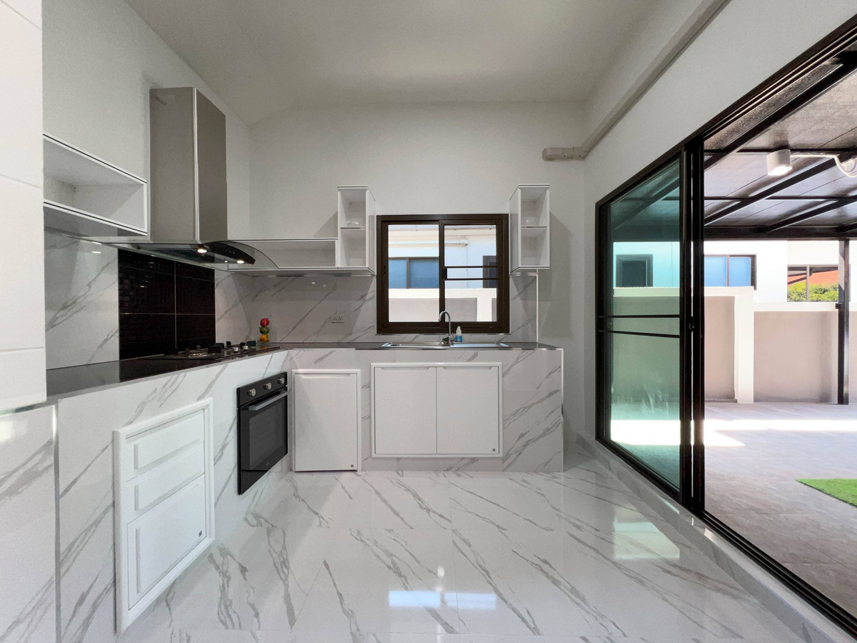 For SaleHousePattaya, Bangsaen, Chonburi : Pattaya Hill Village 2 / 3 Bedrooms (For Sale), Pattaya Hill 2 / 3 Bedrooms (FOR SALE) BEWN049