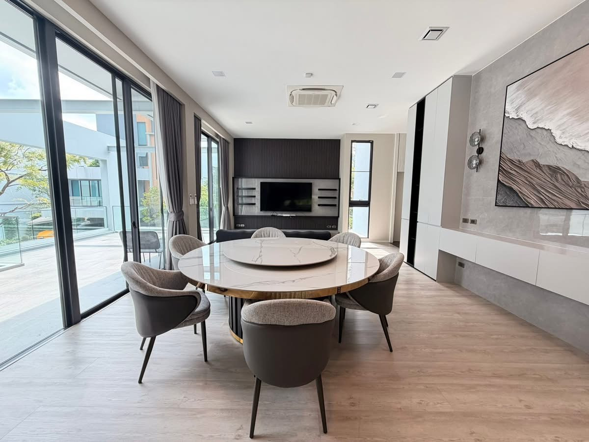 For RentHousePattanakan, Srinakarin : Luxury 3-storey detached house with private lift for rent at VIVE Krungthep Kreetha