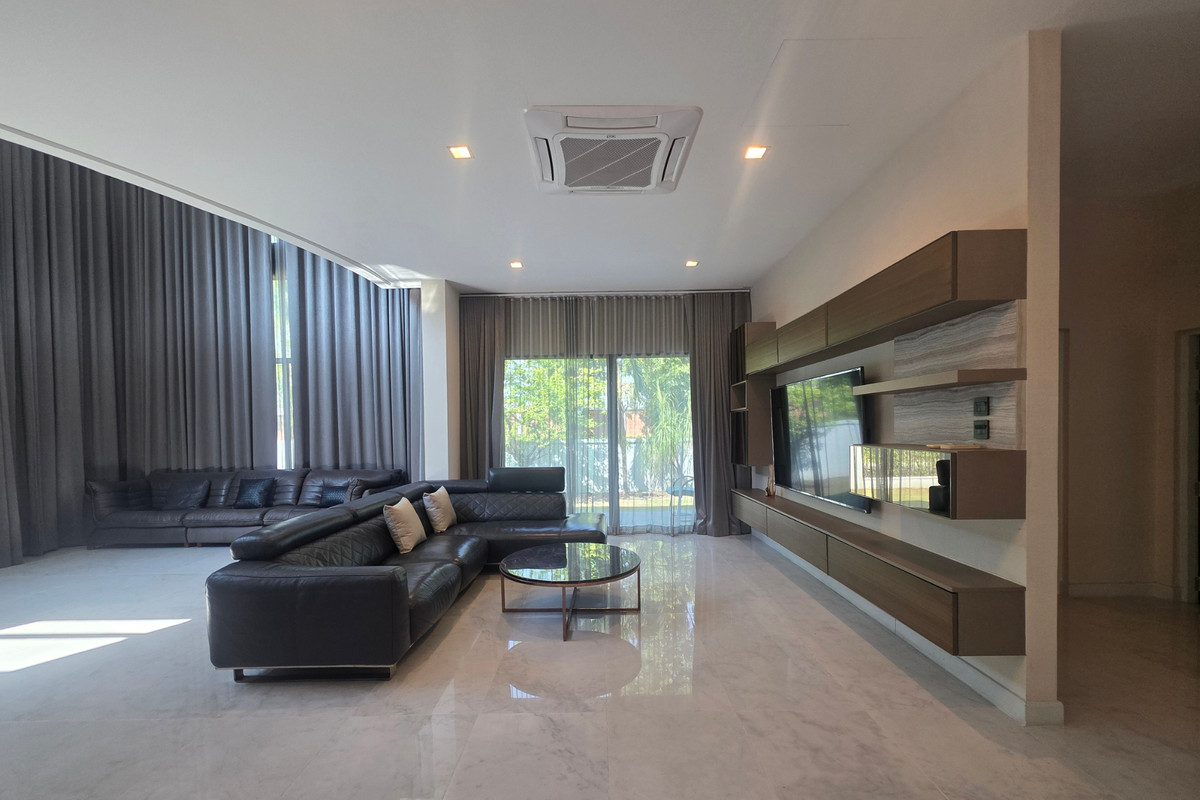 ขายบ้านพัฒนาการ ศรีนครินทร์ : ซื้อตอนนี้ดีที่สุด ขายบ้านหรู 3 ชั้น ที่ดินใหญ่153ตร.วา. แกรนด์ บางกอก บูเลอวาร์ด พระราม 9