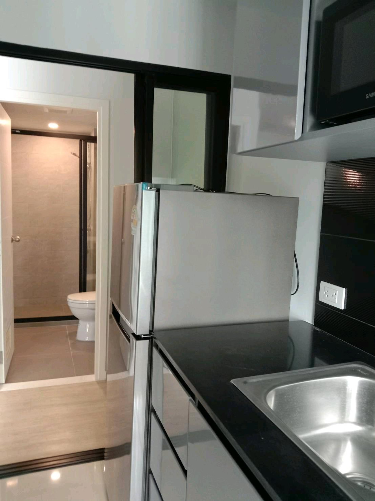 For RentCondoRatchadapisek, Huaikwang, Suttisan : 💫 Low-rise condo, peaceful atmosphere, private, close to the city, suitable for both living and working 🏙️🌿