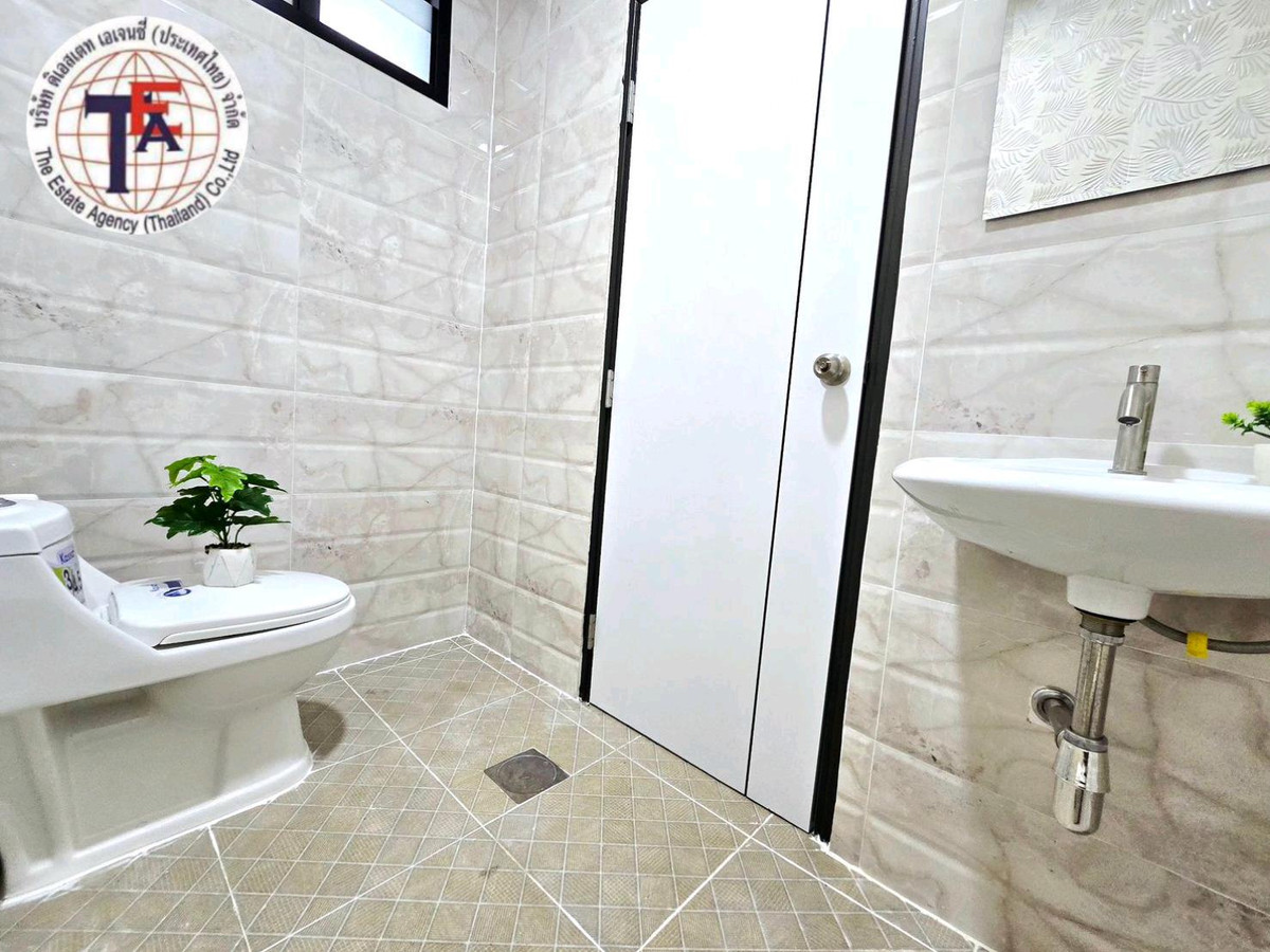 ขายทาวน์โฮมวิภาวดี ดอนเมือง หลักสี่ : ขายทาวน์เฮ้าส์ 2 ชั้น หมู่บ้านอยู่เจริญ หลังมุม ซอย 9 วิภาวดีรังสิต 37 สนามบินดอนเมือง เซียร์รังสิต แม็คโคร ฟิวเจอร์พาร์ครังสิต ตลาดสี่มุมเมือง สายไหม โรงพยาบาลบีแคร์ โรงพยาบาลจุฬาภร  พหลโยธินวิภาวดีรังสิต กำแพงเพชร 6  รามอินทรา