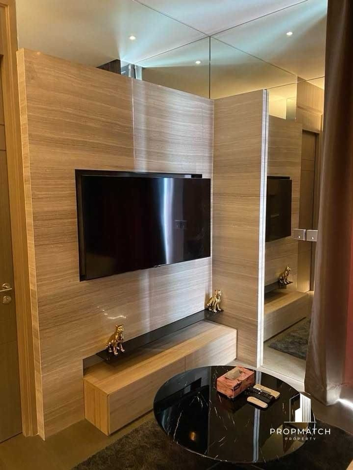 ให้เช่าคอนโดพระราม 9 เพชรบุรีตัดใหม่ RCA : ราคาดีมาก THE ESSE at SINGHA COMPLEX 1 ห้องนอน 1 ห้องน้ำ ขนาด 48 ตรม.  พร้อมอยู่  42,000/เดือน  ติด MRT เพรชบุรี สนใจนัดชม Call/ Line 0646696546