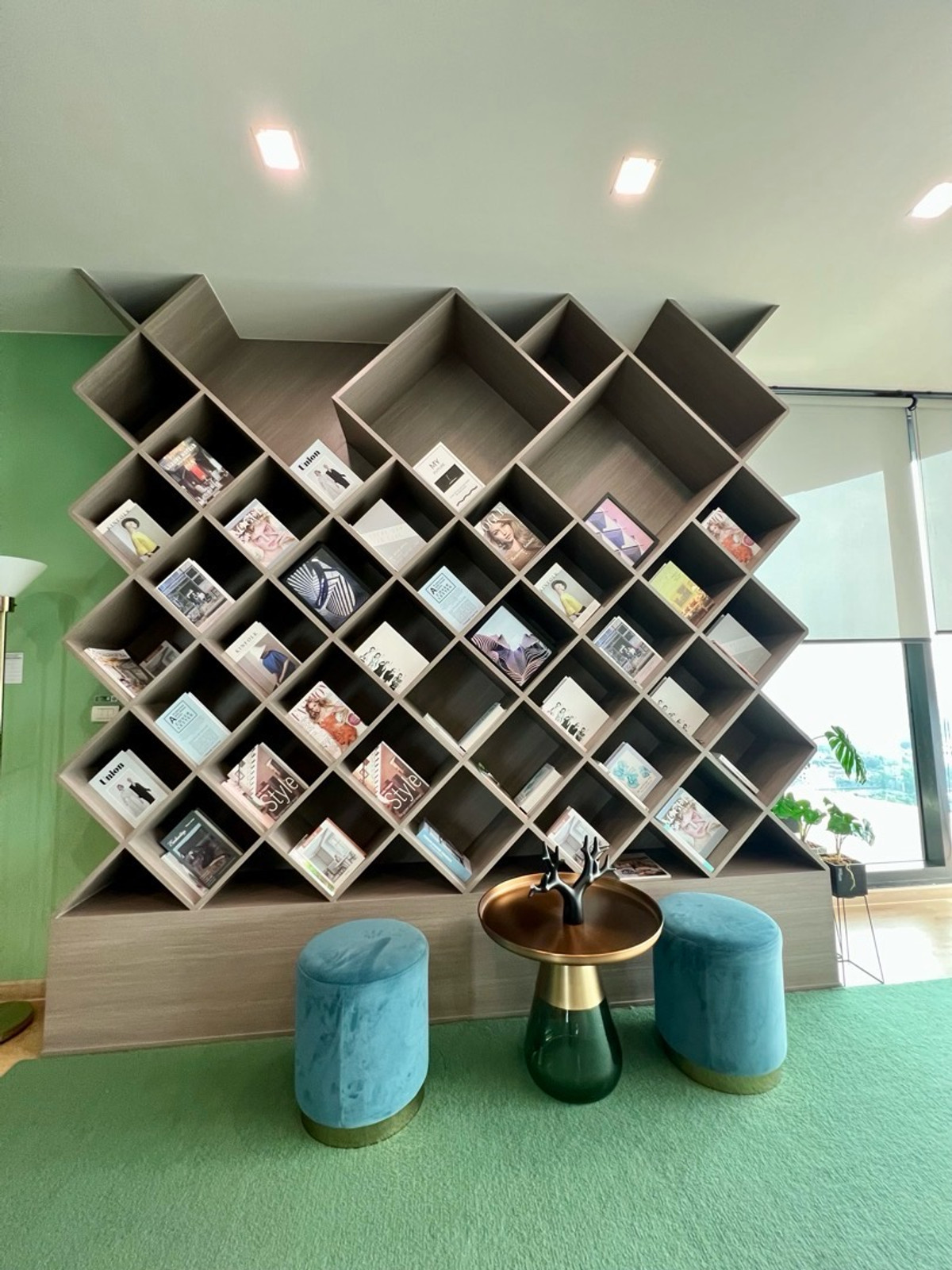 For SaleCondoKasetsart, Ratchayothin : ⚡️ [For Sale] Urgent! Condominium for Sale Chewathai Kaset–NawaminFully furnished + complete electrical appliances, move-in readyBrand-new SPC flooring throughout the unit 🔥Near BTS Kasetsart