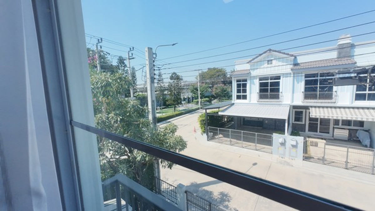 For SaleTownhomeBangna, Bearing, Lasalle : Indy 4 Bangna KM.7, the first house ready for a small family to begin happiness immediately.