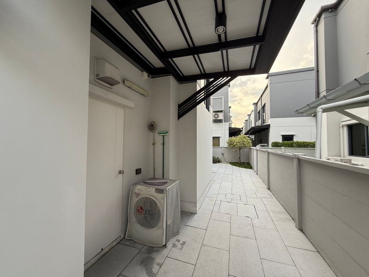 ขายบ้านบางนา แบริ่ง ลาซาล : เซนโทร บางนา / 3 ห้องนอน (ขาย), Centro Bangna / 3 Bedrooms (FOR SALE) YOK023