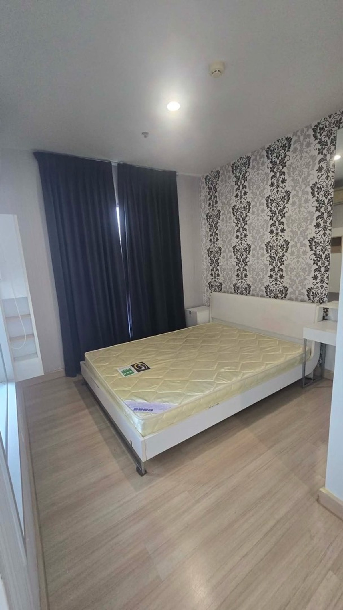 ให้เช่าคอนโดบางนา แบริ่ง ลาซาล : เช่า The Parkland srinakarin lakeside ( เดอะ พาร์คแลนด์ ศรีนครินทร์ เลคไซด์ )🛏️ 1 ห้องนอน 🛁 1 ห้องน้ำ 🛋️ 1 ห้องนั่งเล่น ขนาด 36 ตรม. อาคาร 2 ชั้น 18 🌅 วิวทะเลสาบ ✨ ราคา 10,000 บาท ✨ 