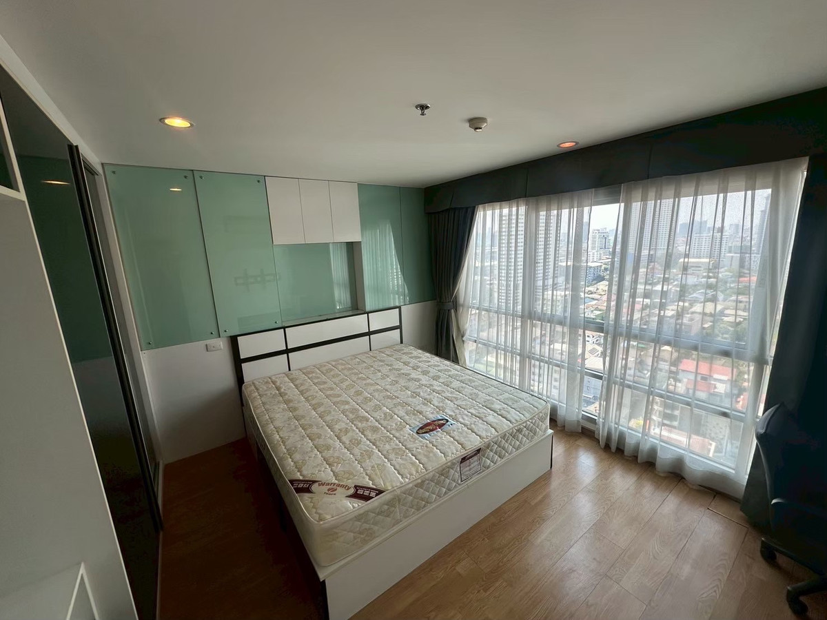 ขายคอนโดรัชดา ห้วยขวาง : ขายด่วนคอนโดติด MRT ห้วยขวาง ห้องใหญ่ ราคาดี U Delight @ Huai Khwang Station