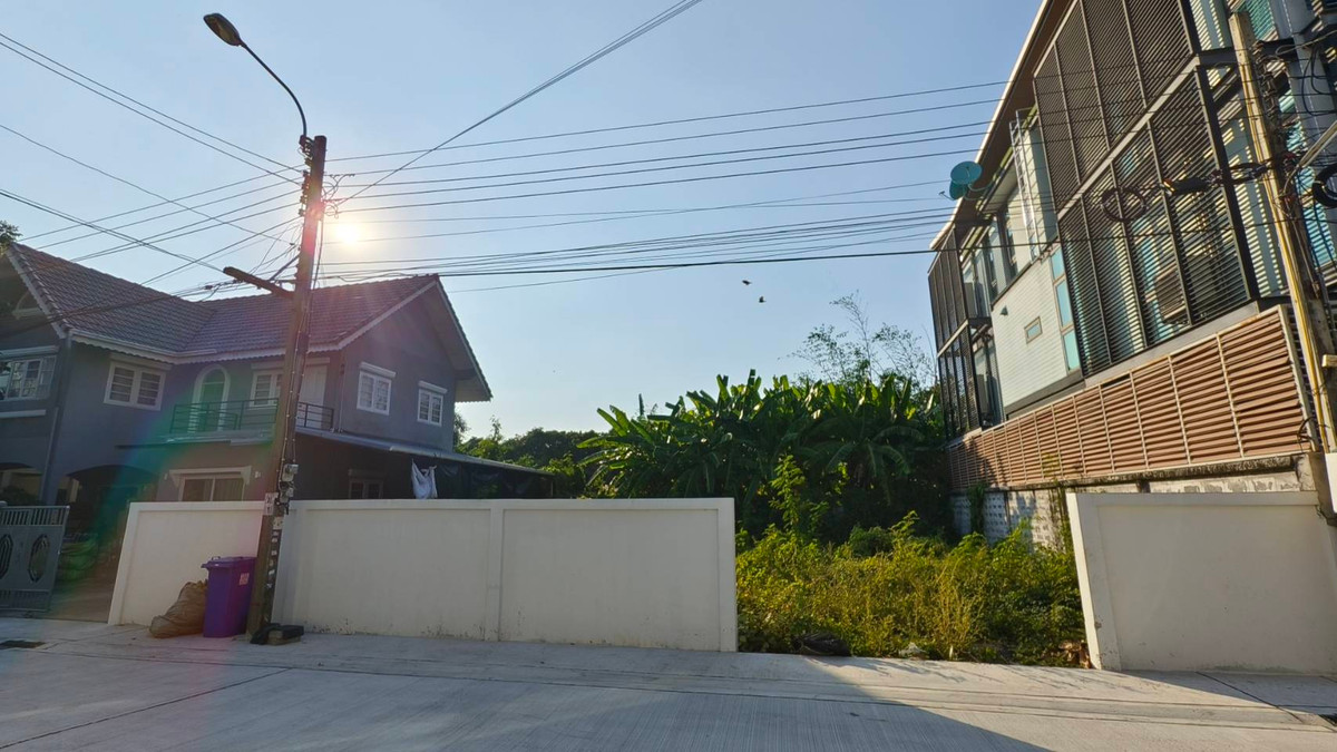 For SaleLandChaengwatana, Muangthong : Empty land for sale already filled Opposite Central Chaengwattana Near the Pink Line BTS!!