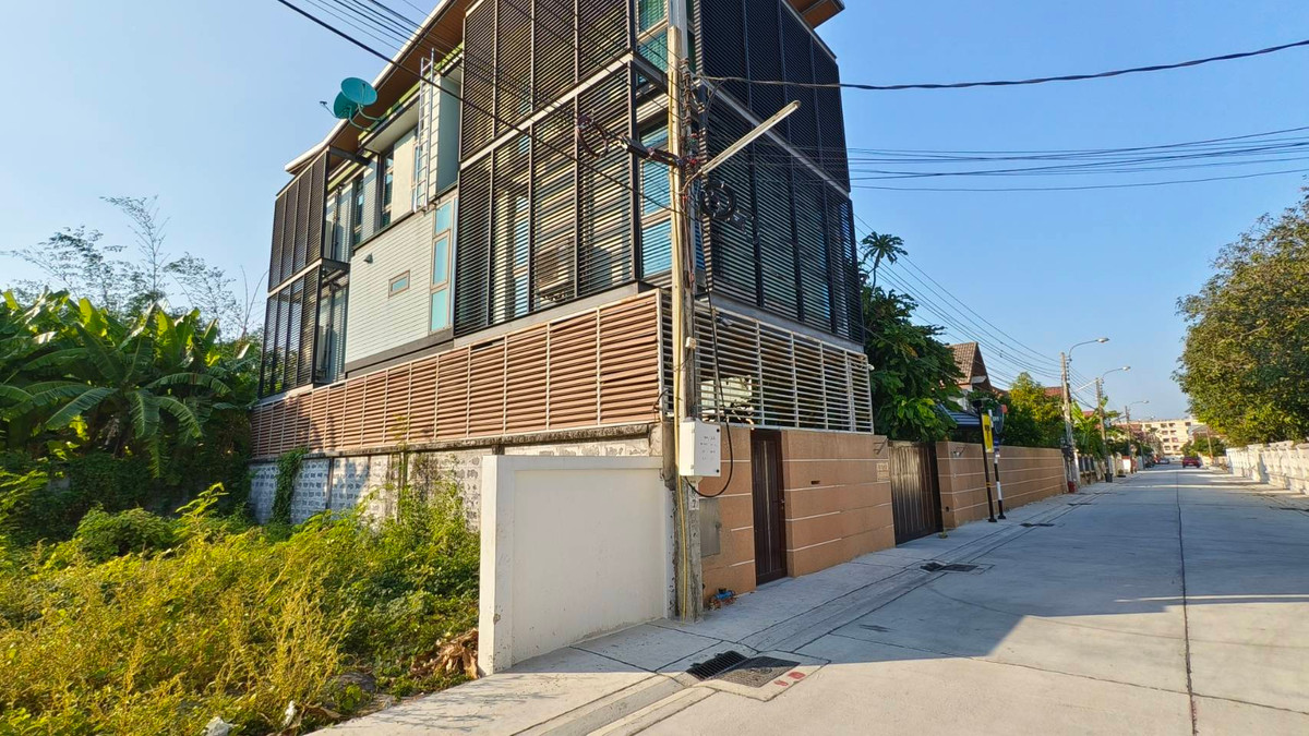 For SaleLandChaengwatana, Muangthong : Empty land for sale already filled Opposite Central Chaengwattana Near the Pink Line BTS!!